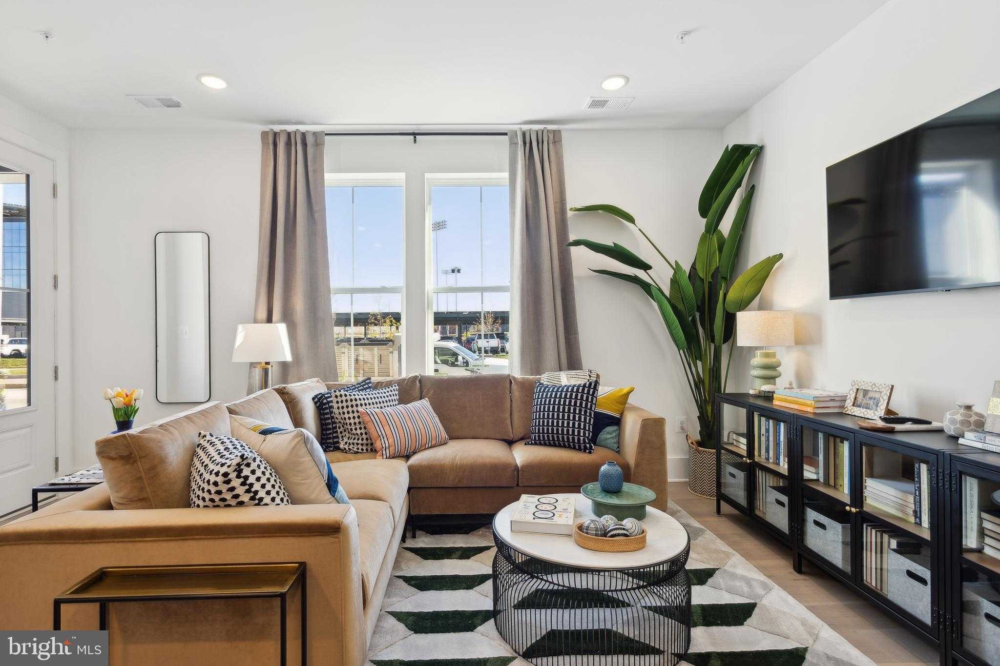 111A E Cromwell St photo 5