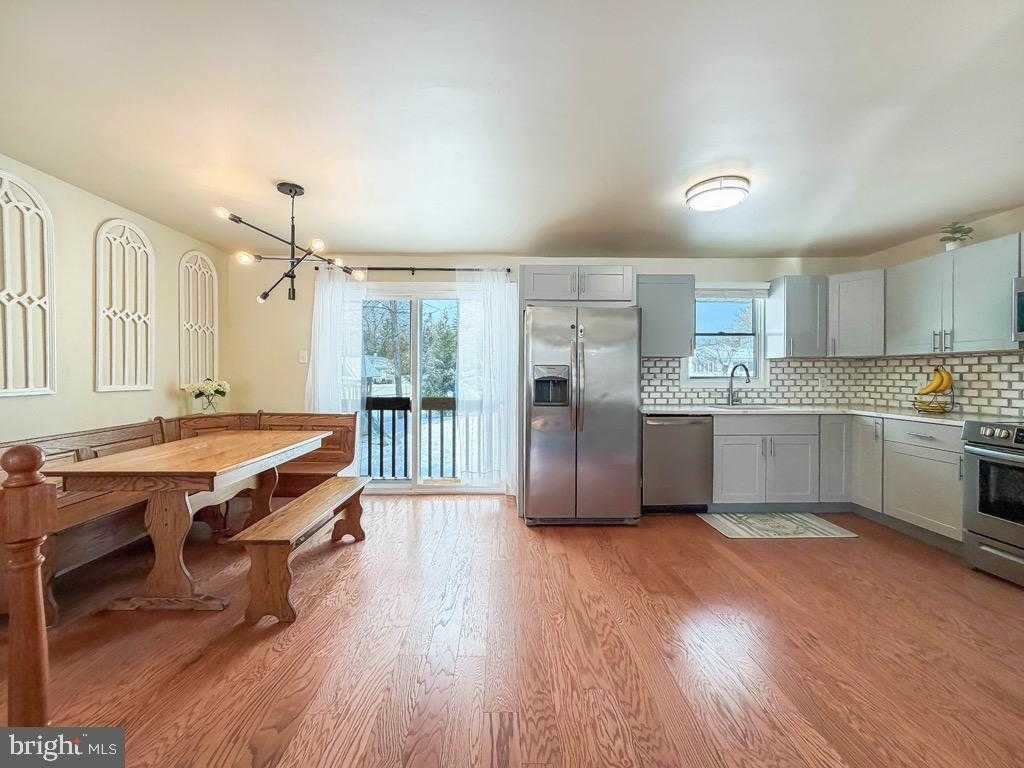 60 Caledonia Dr photo 11