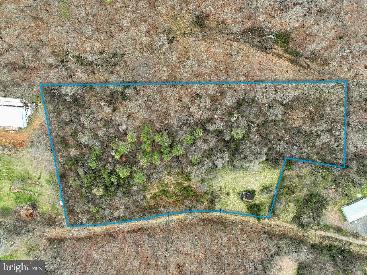 533 Railroad Ave photo 2