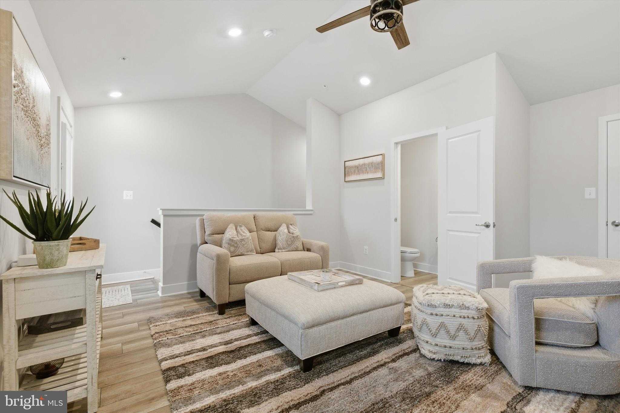 514 Levanna Ln photo 34