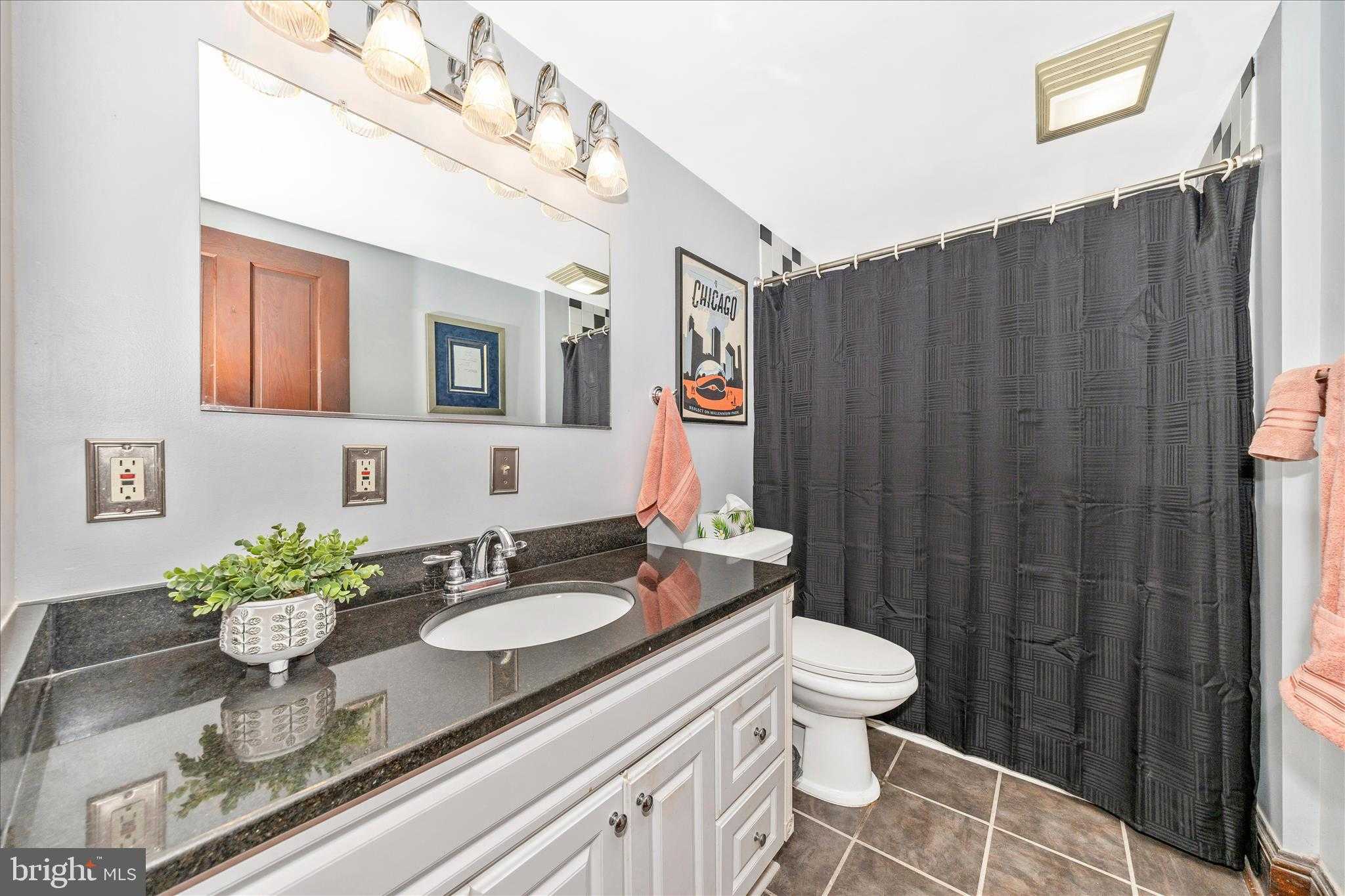 24 E 8th St photo 36