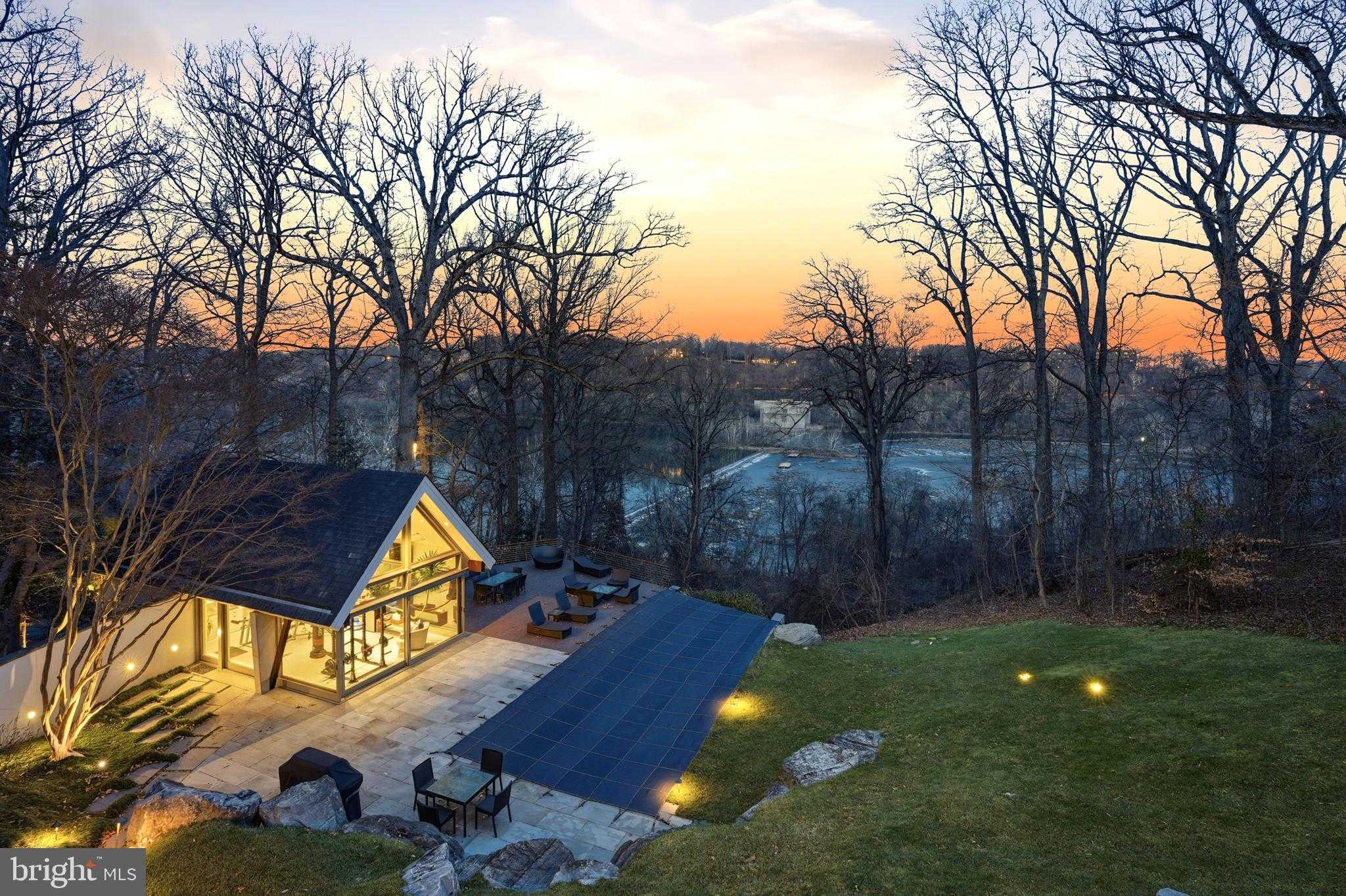 1100 Crest Ln photo 2