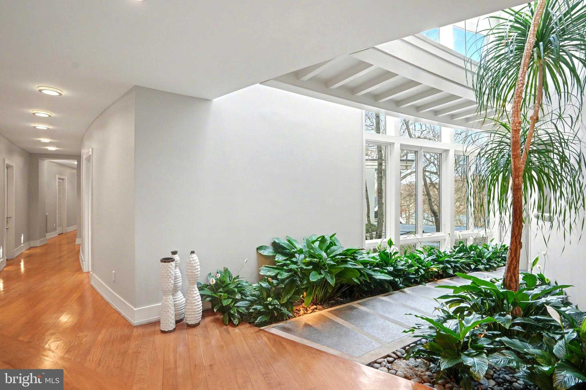 1100 Crest Ln photo 35