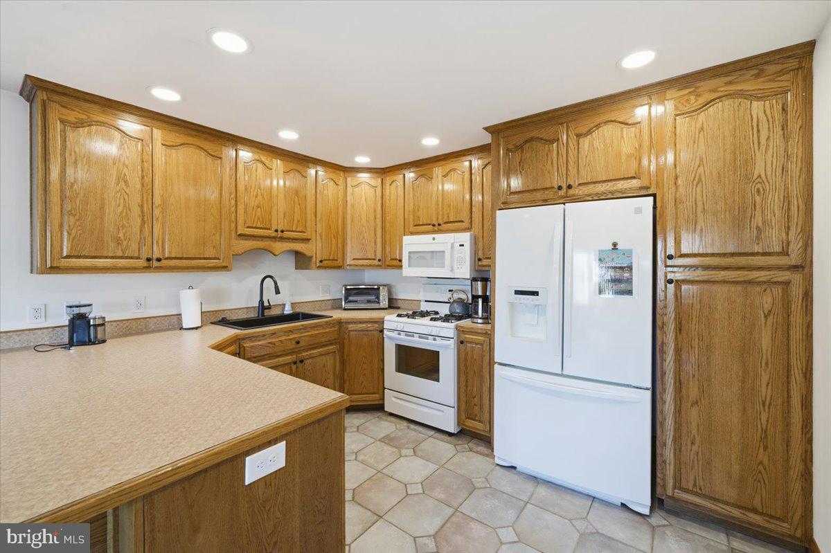 1970 Morewood Rd photo 36