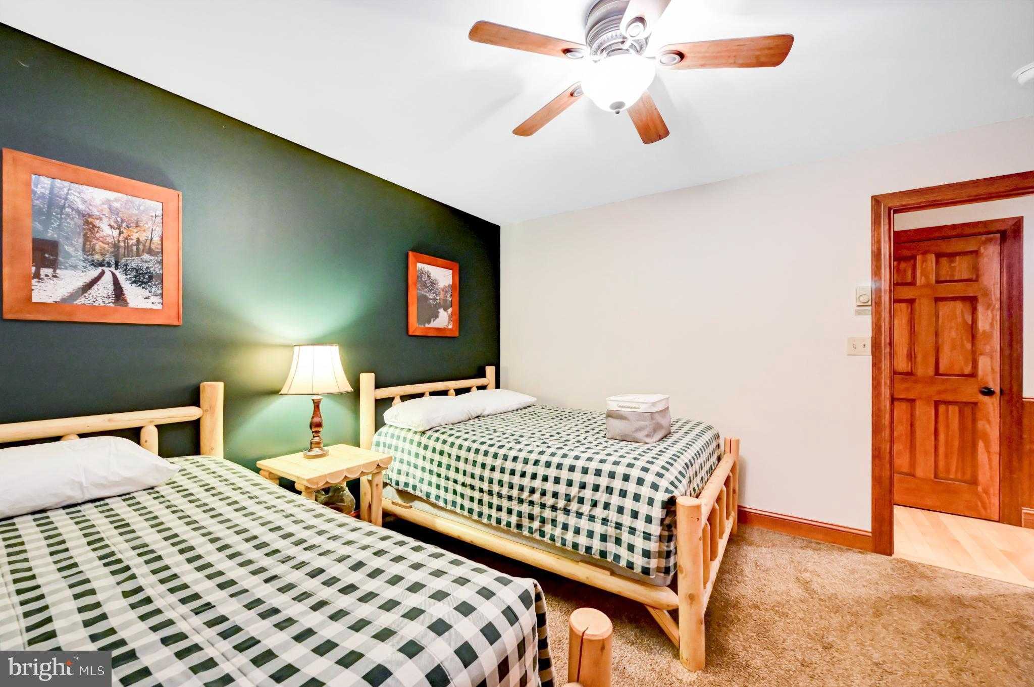 136 Pineknoll Dr photo 39