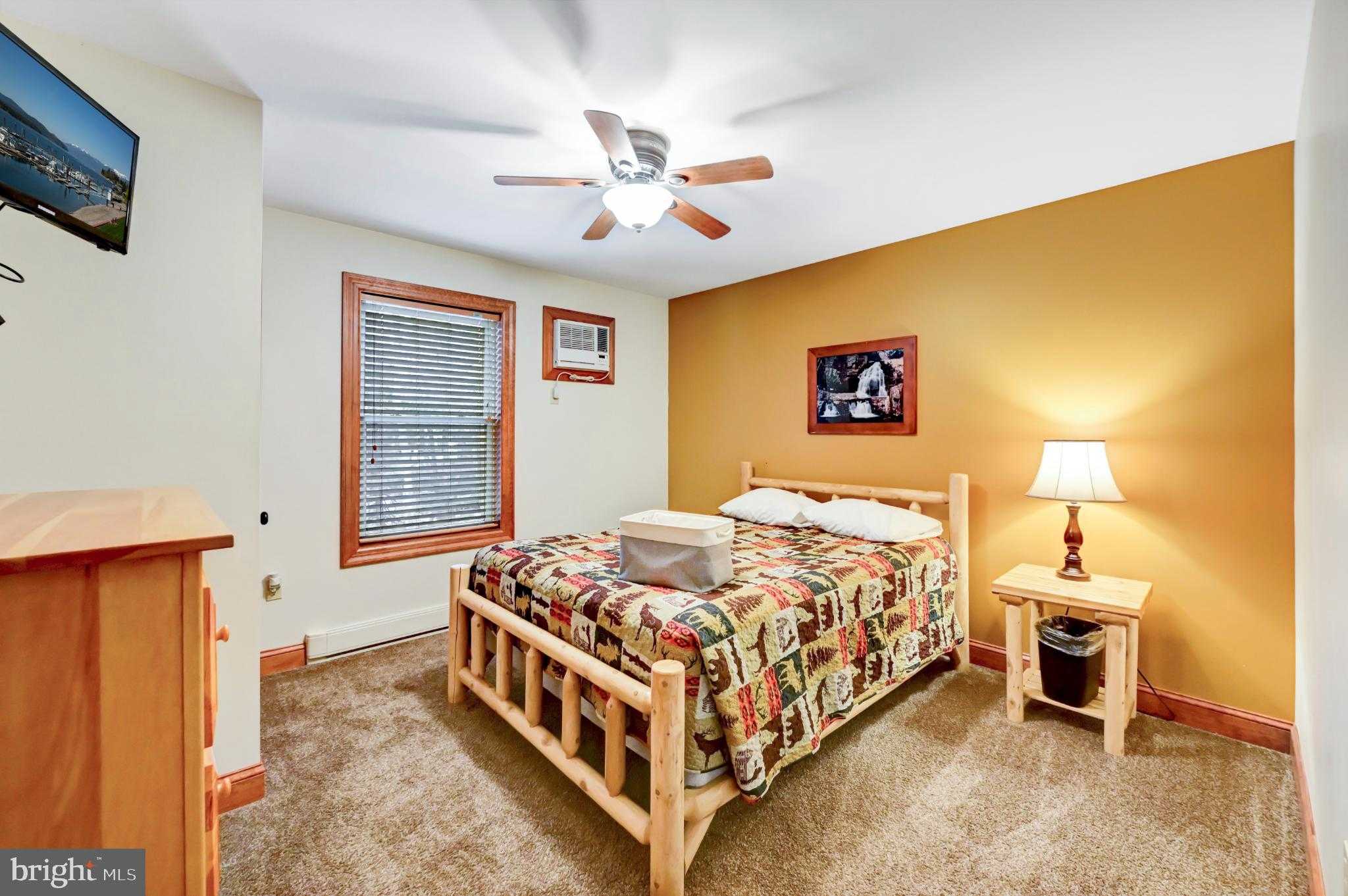 136 Pineknoll Dr photo 62