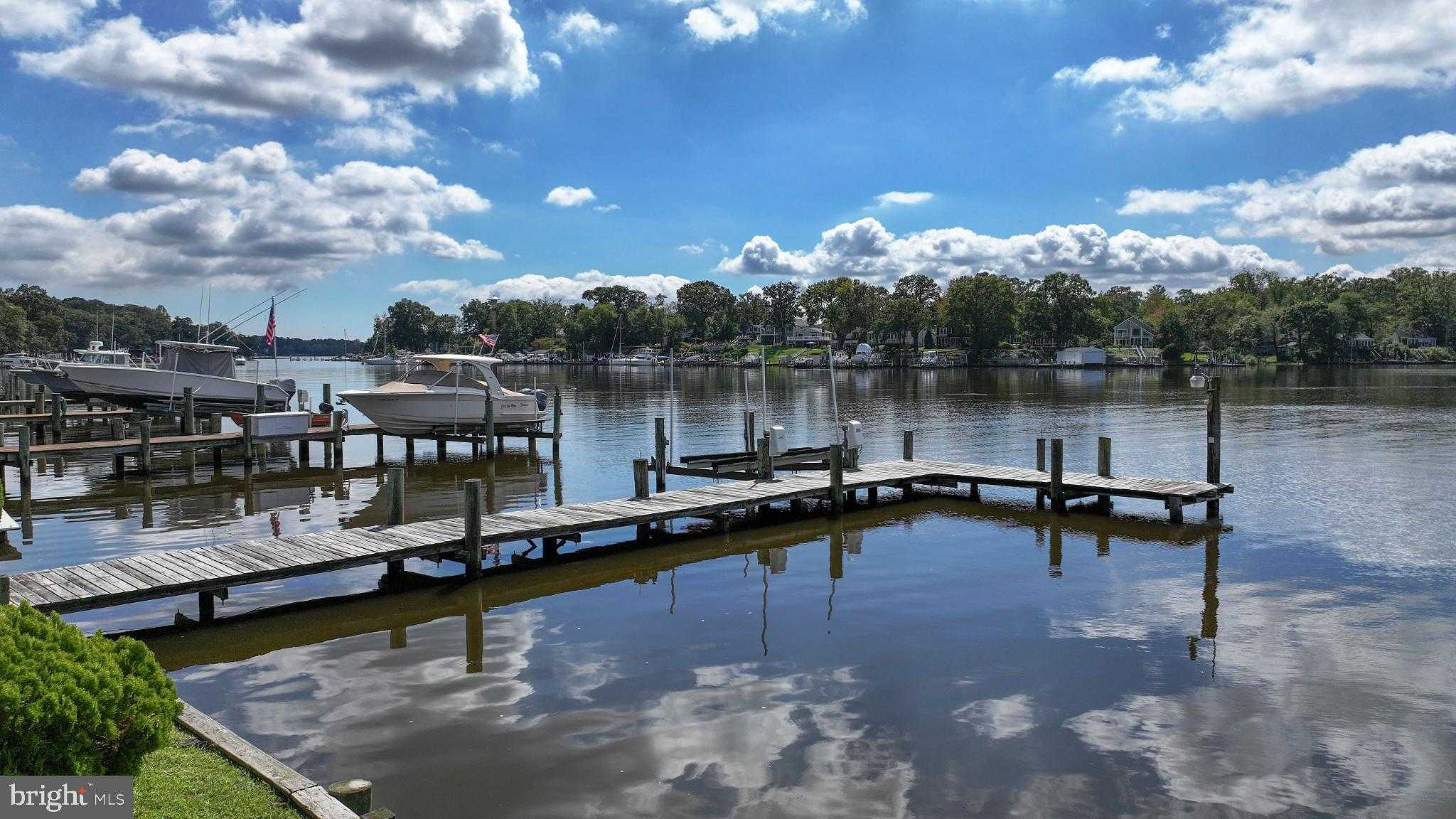 352 Riverside Dr photo 4