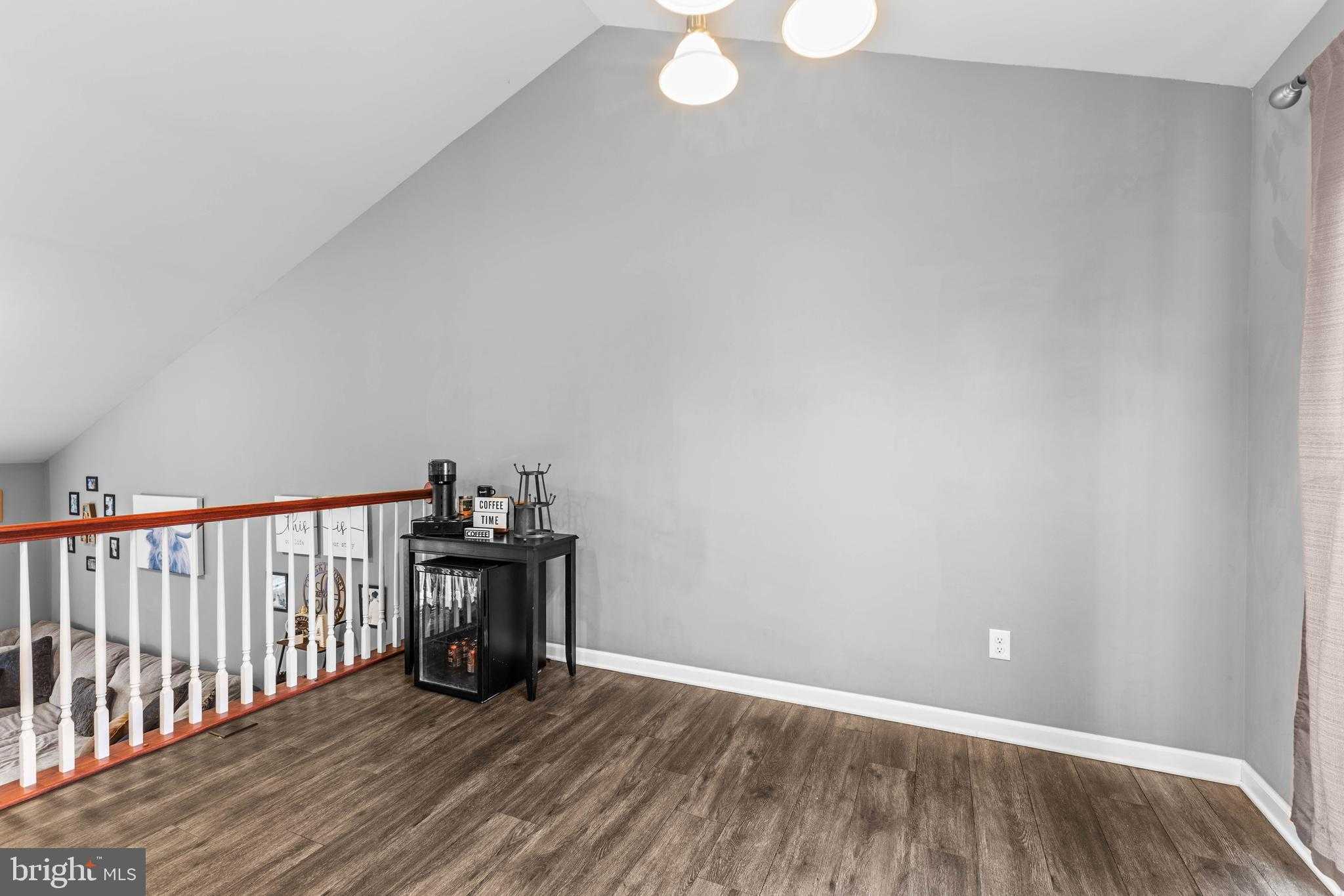 206 Melvin Ave photo 5