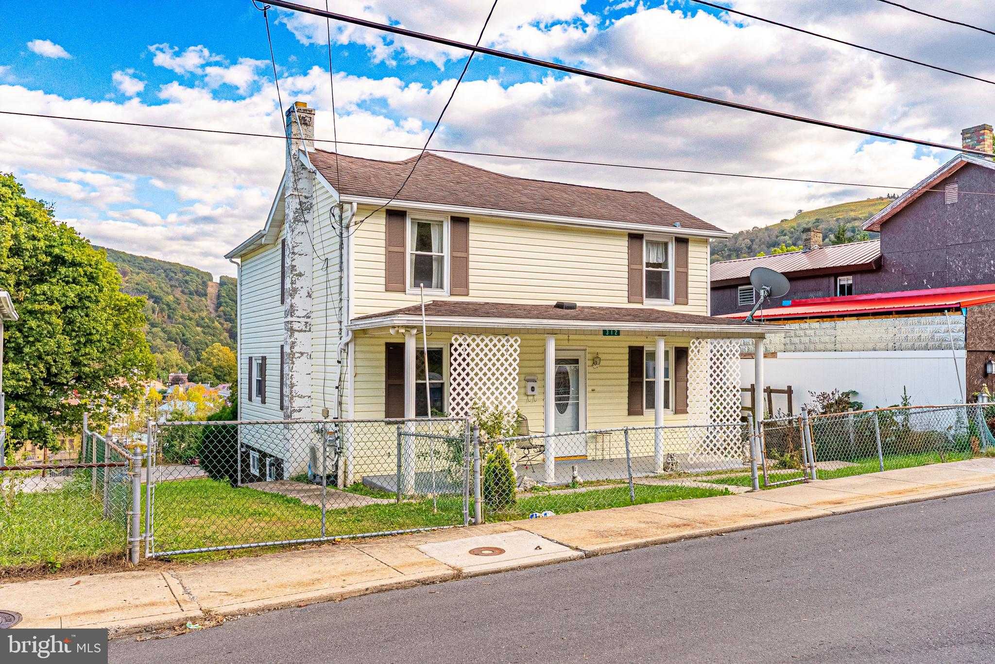 312 Hammond St photo 18