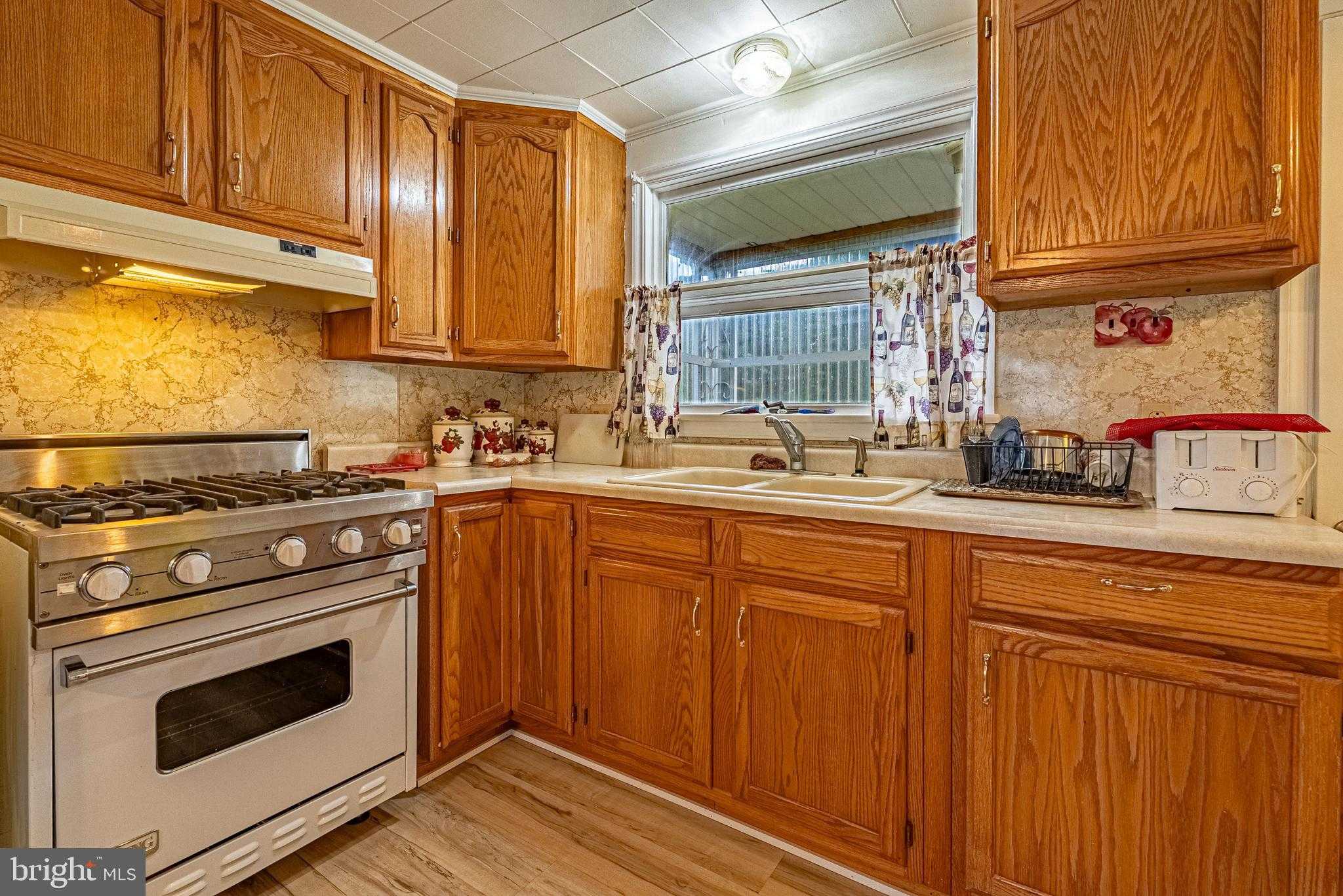 312 Hammond St photo 7