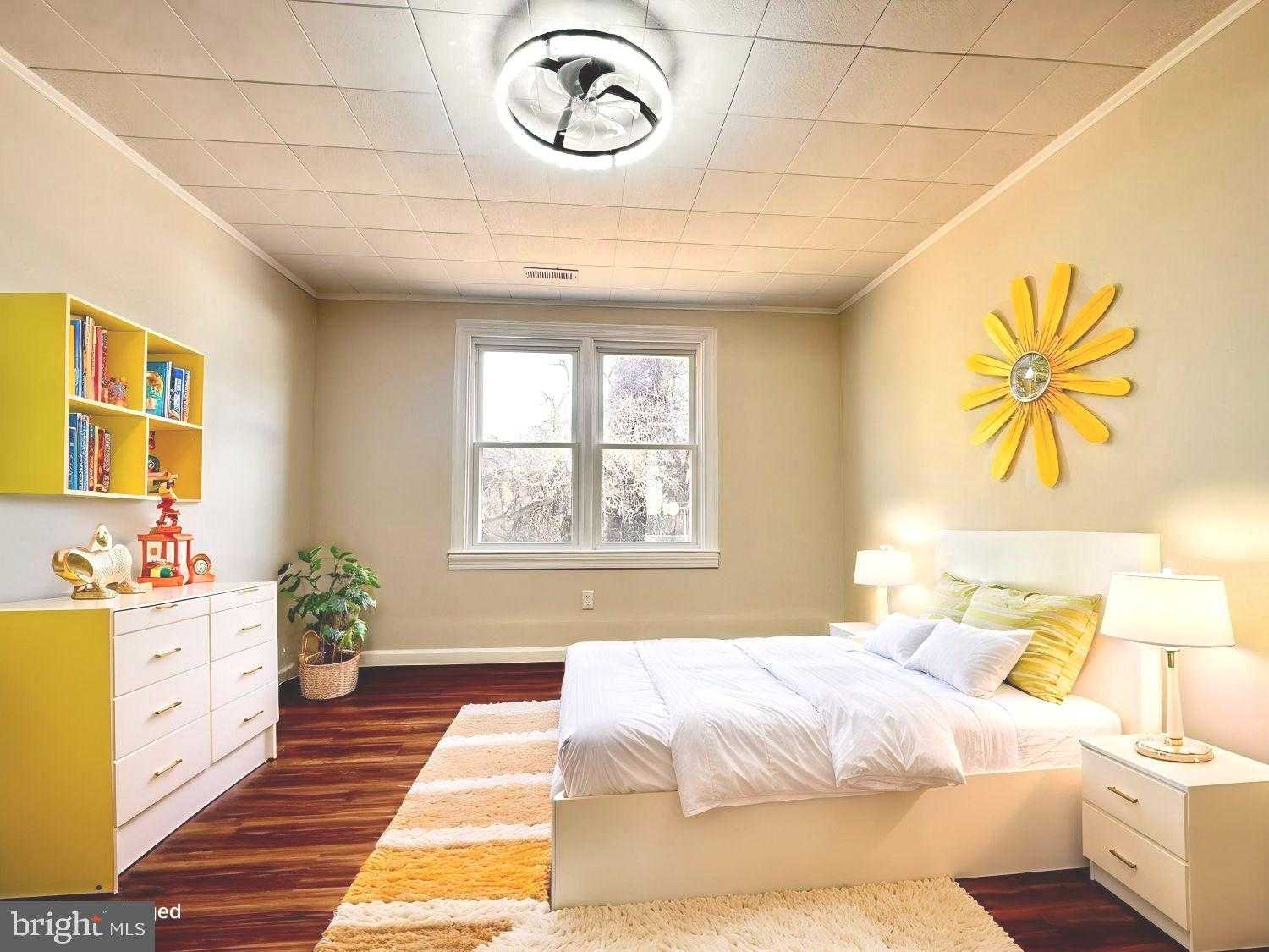 412 N Main St photo 16