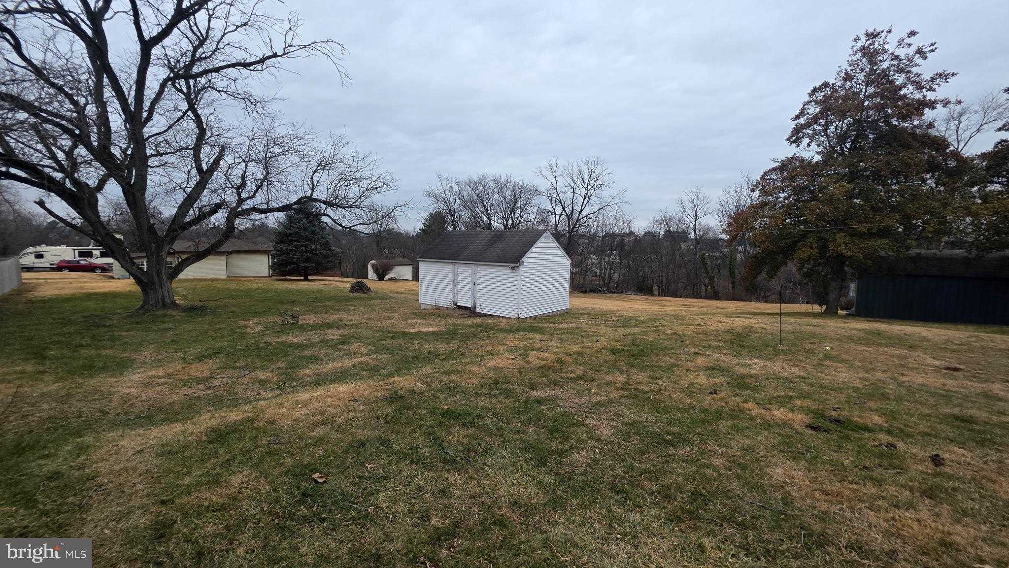 2075 Winding Rd photo 7