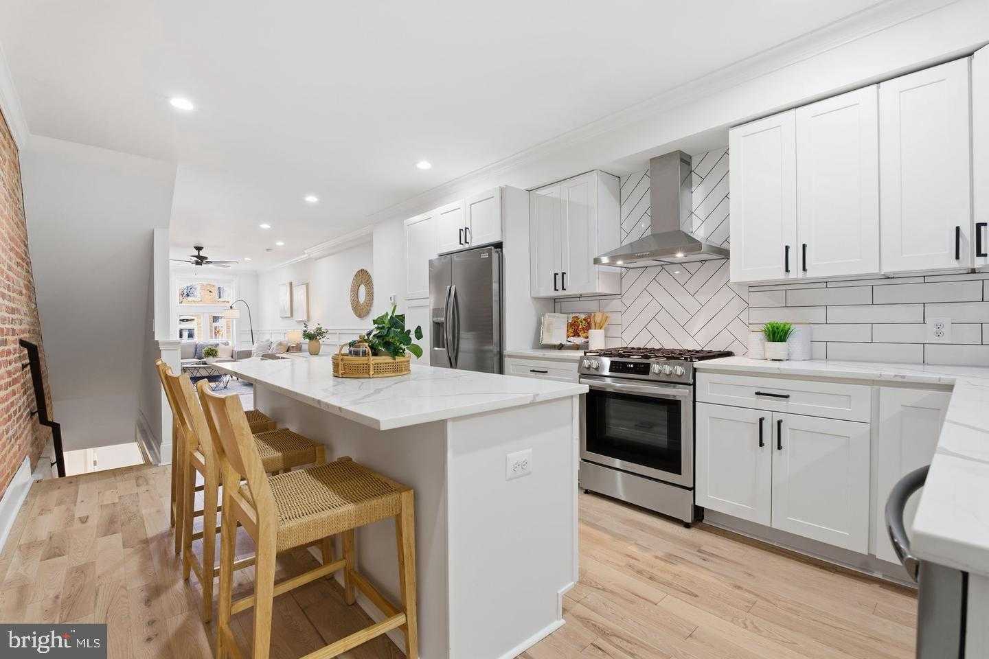 808 S Highland Ave photo 3