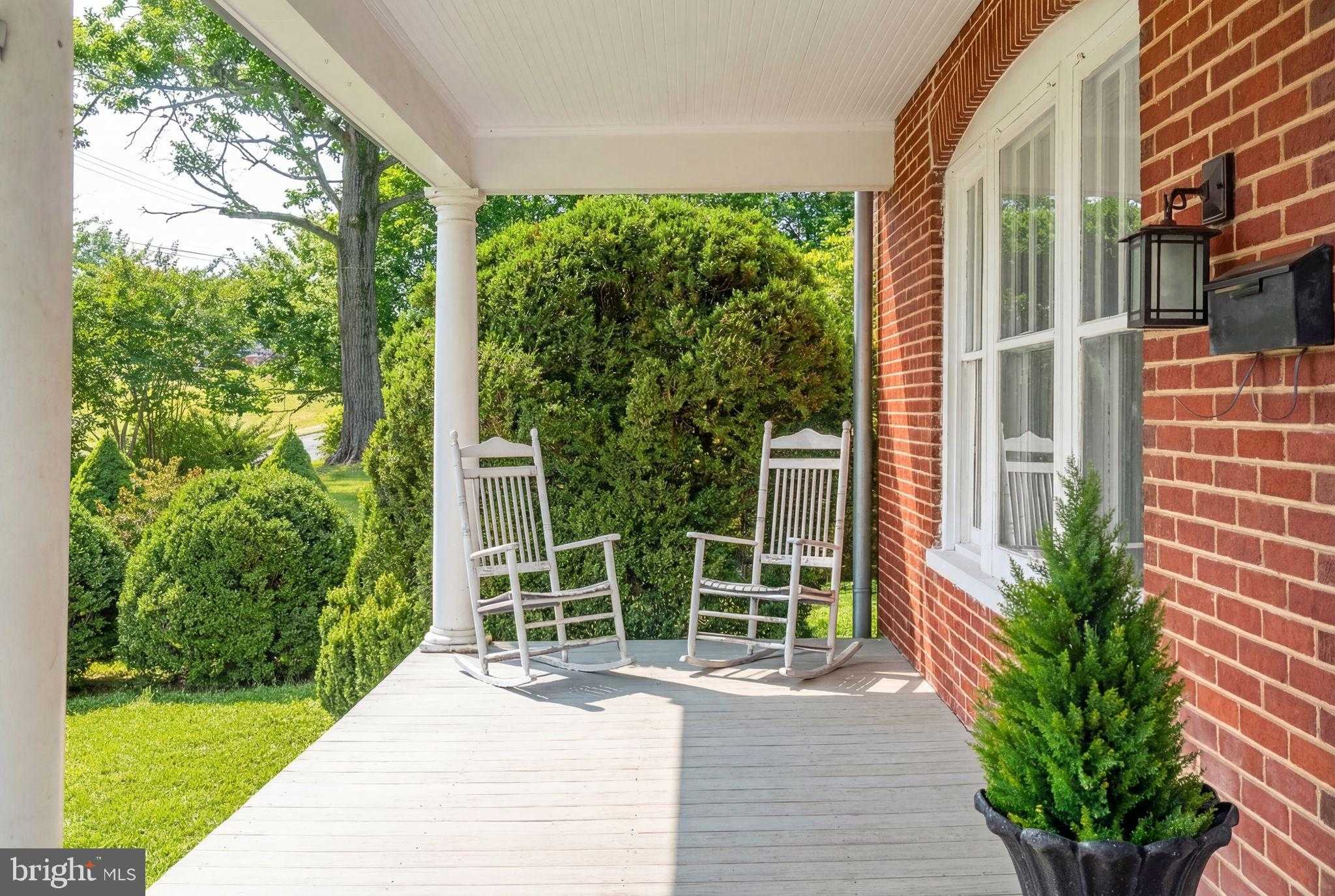 129 Luray Ave photo 3