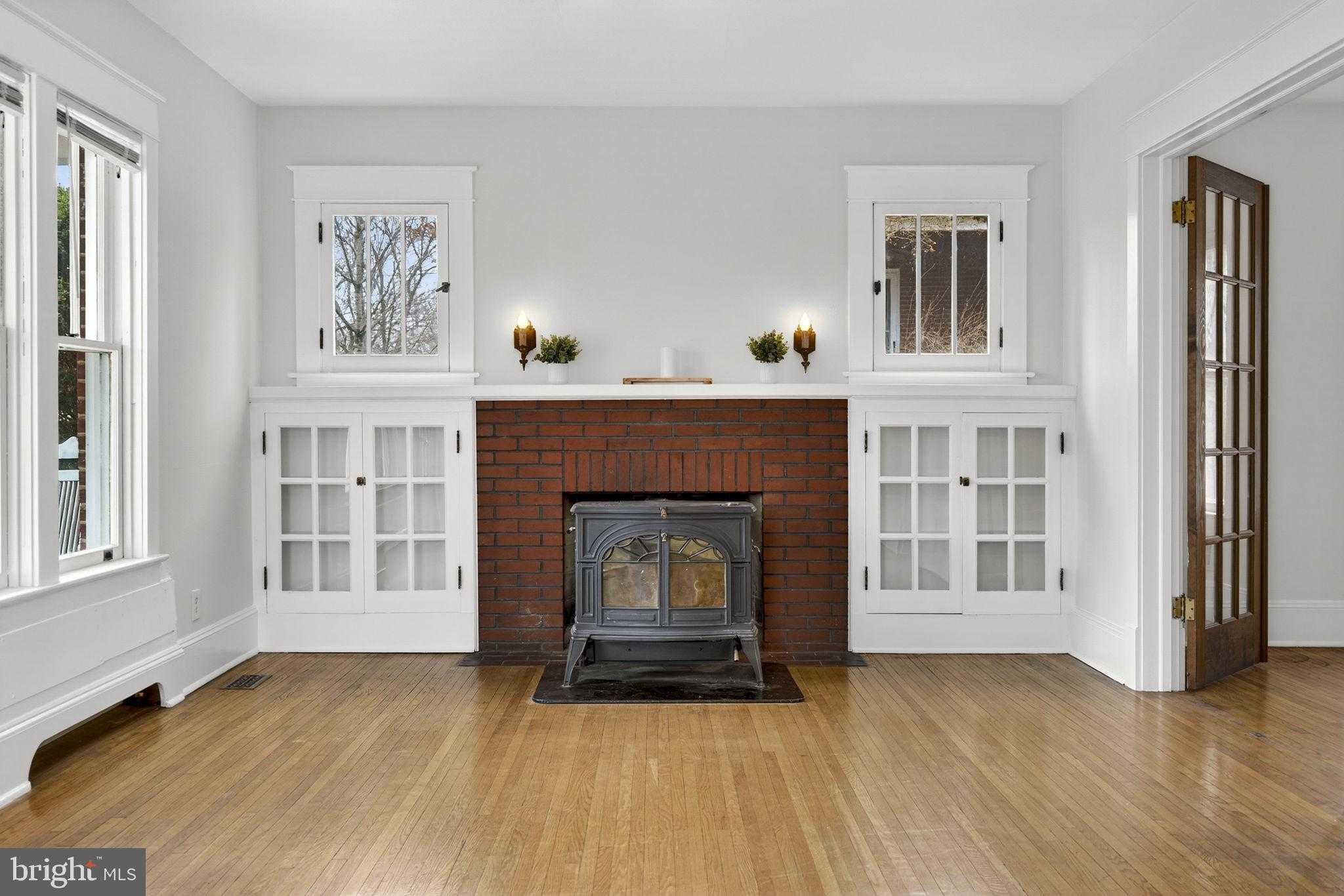 129 Luray Ave photo 8