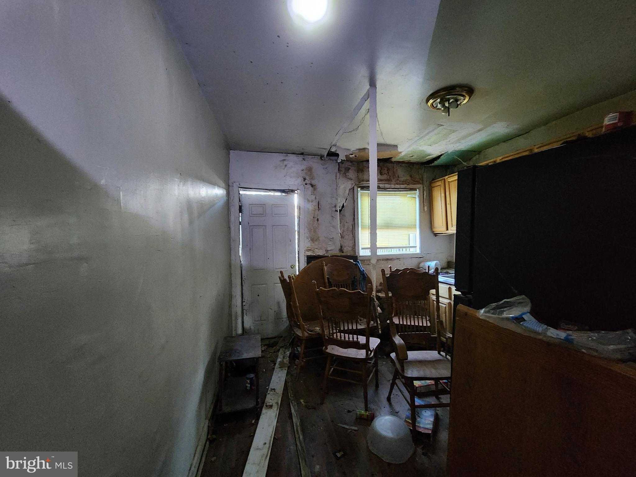 1920 W Fairmount Ave photo 7