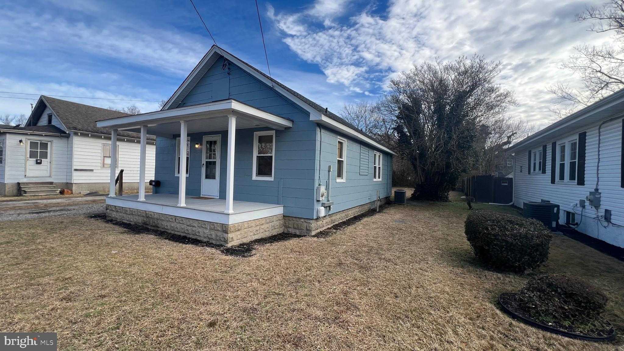 615 Dover St photo 2