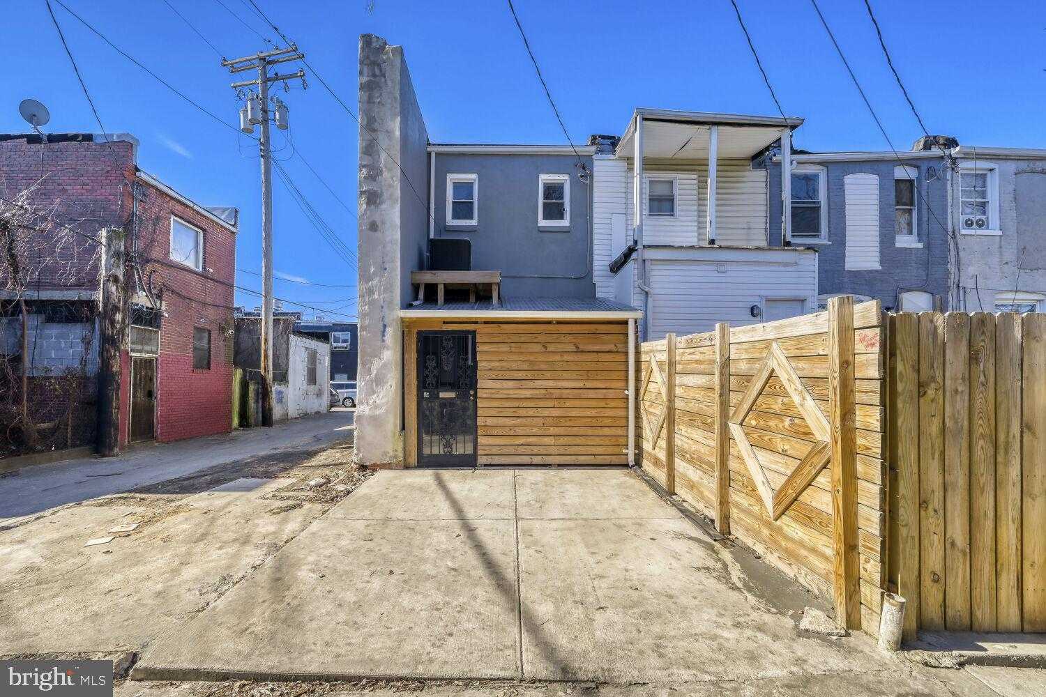 703 N Port St photo 27