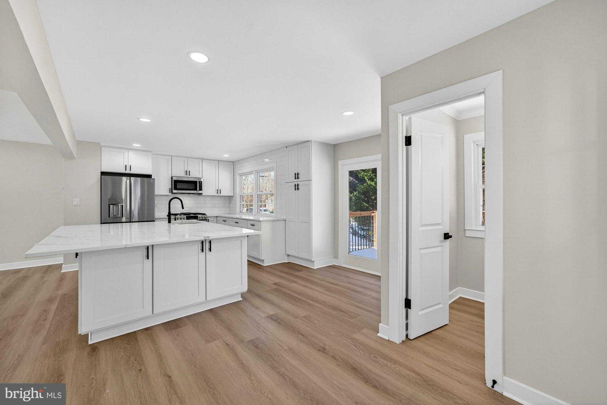 8612 Cottage St photo 17