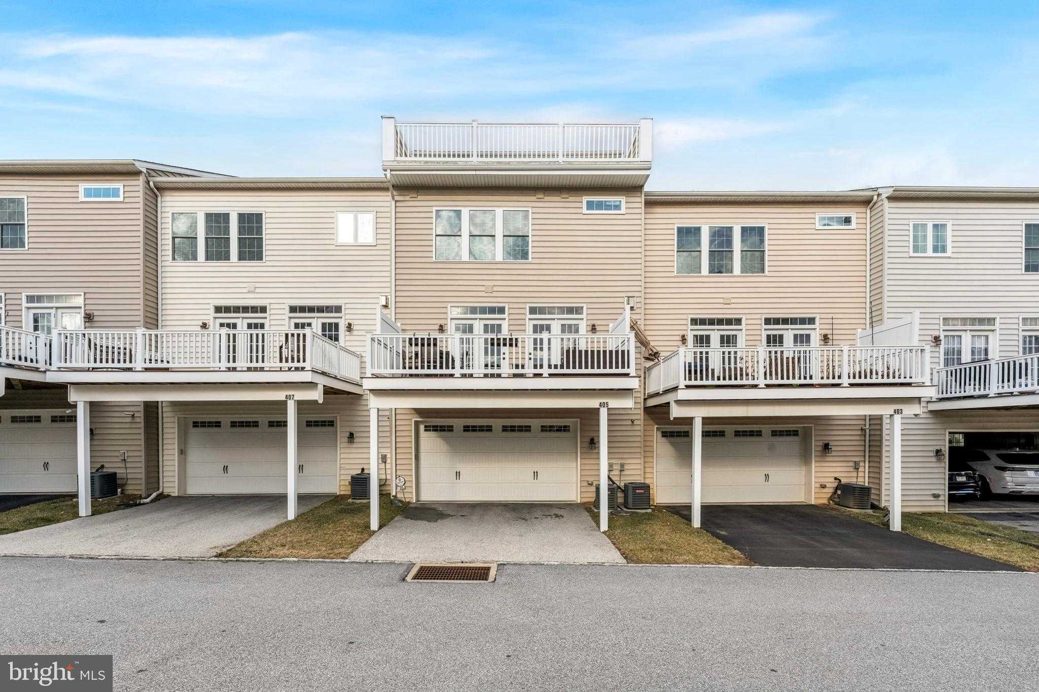 405 Gladstone CT photo 34