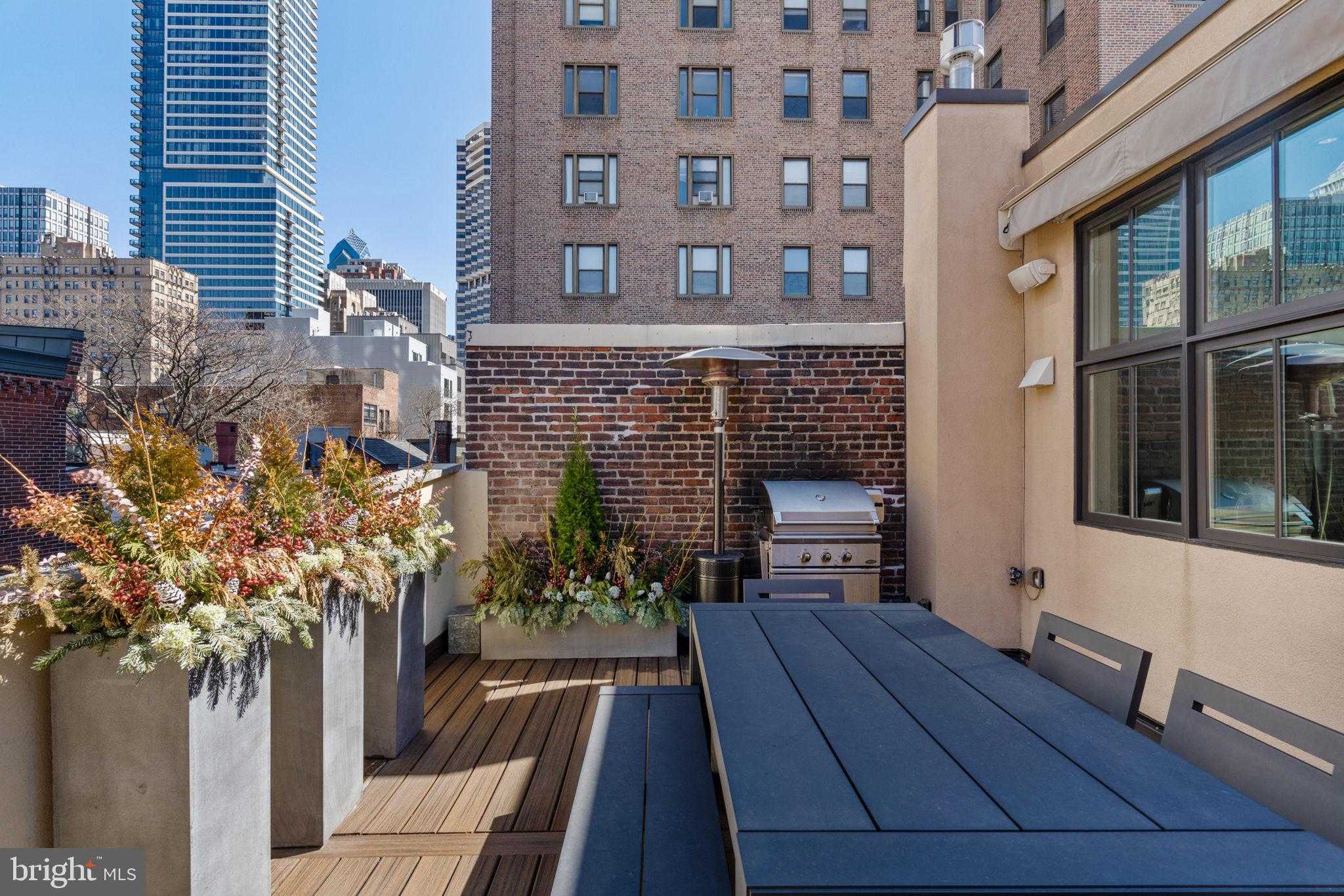 2041 Locust St photo 47