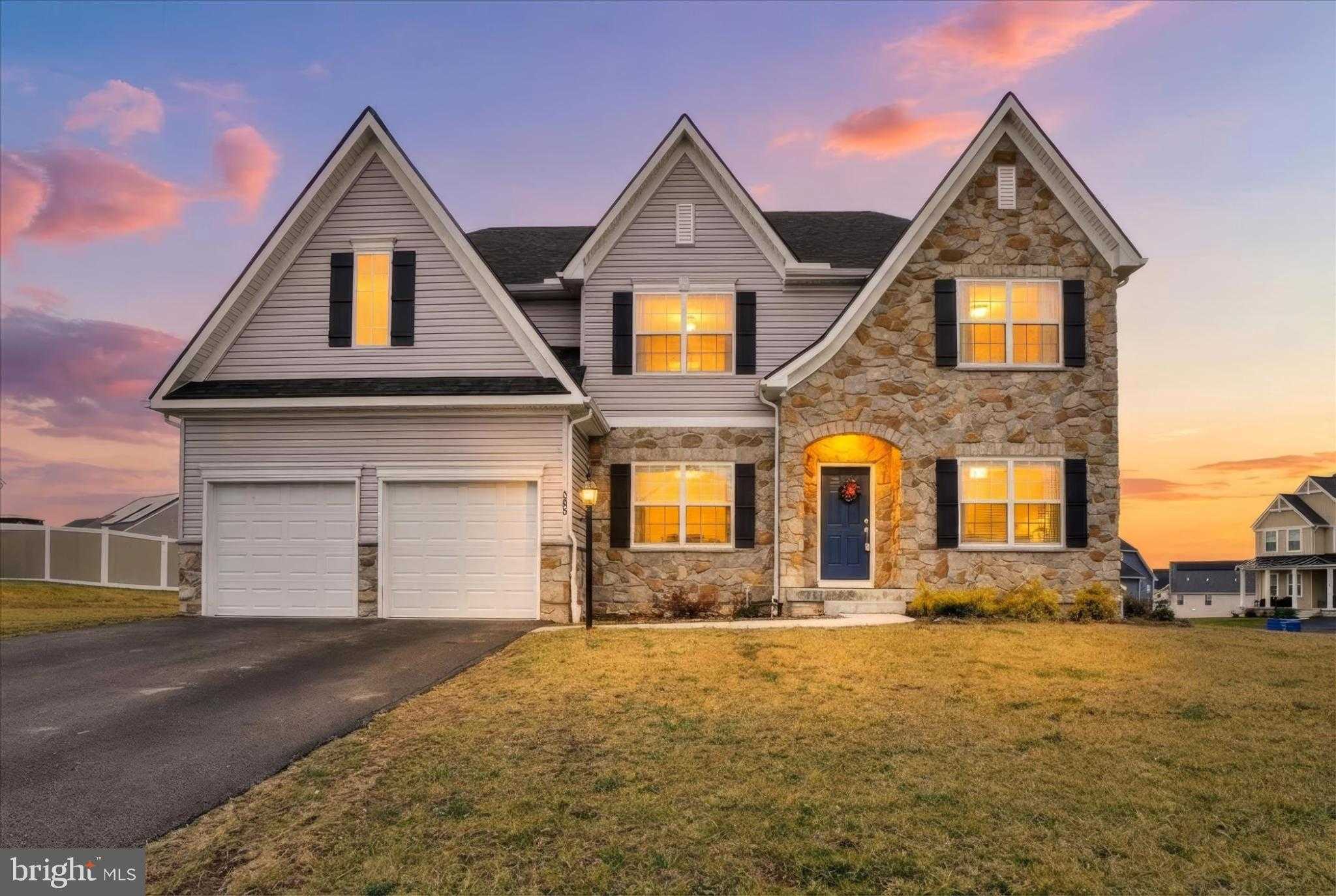 305 Hollyhock Dr photo 3