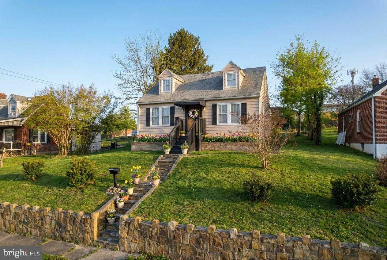 1012 Kent Ave photo 4