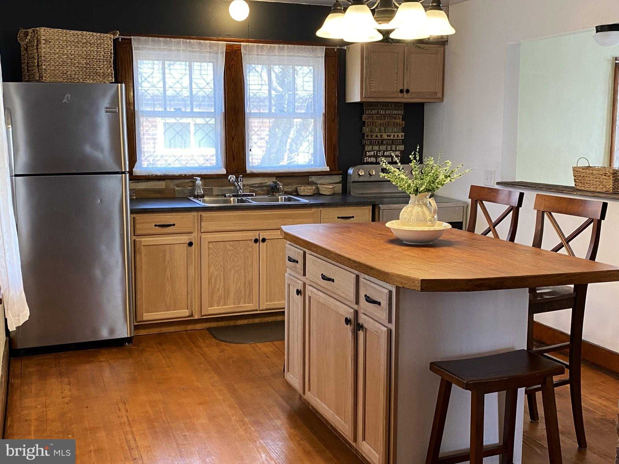 1012 Kent Ave photo 8