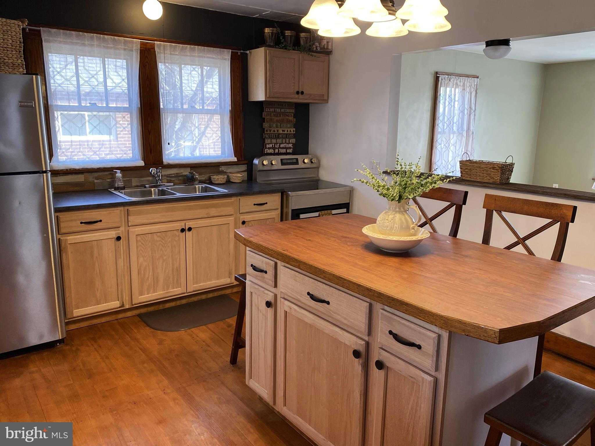 1012 Kent Ave photo 9