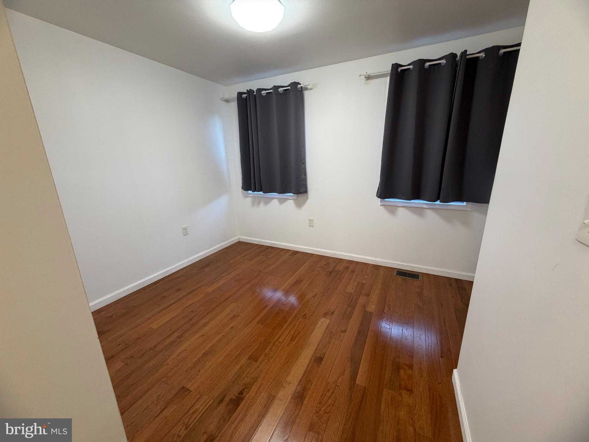 732 Dickinson St photo 14