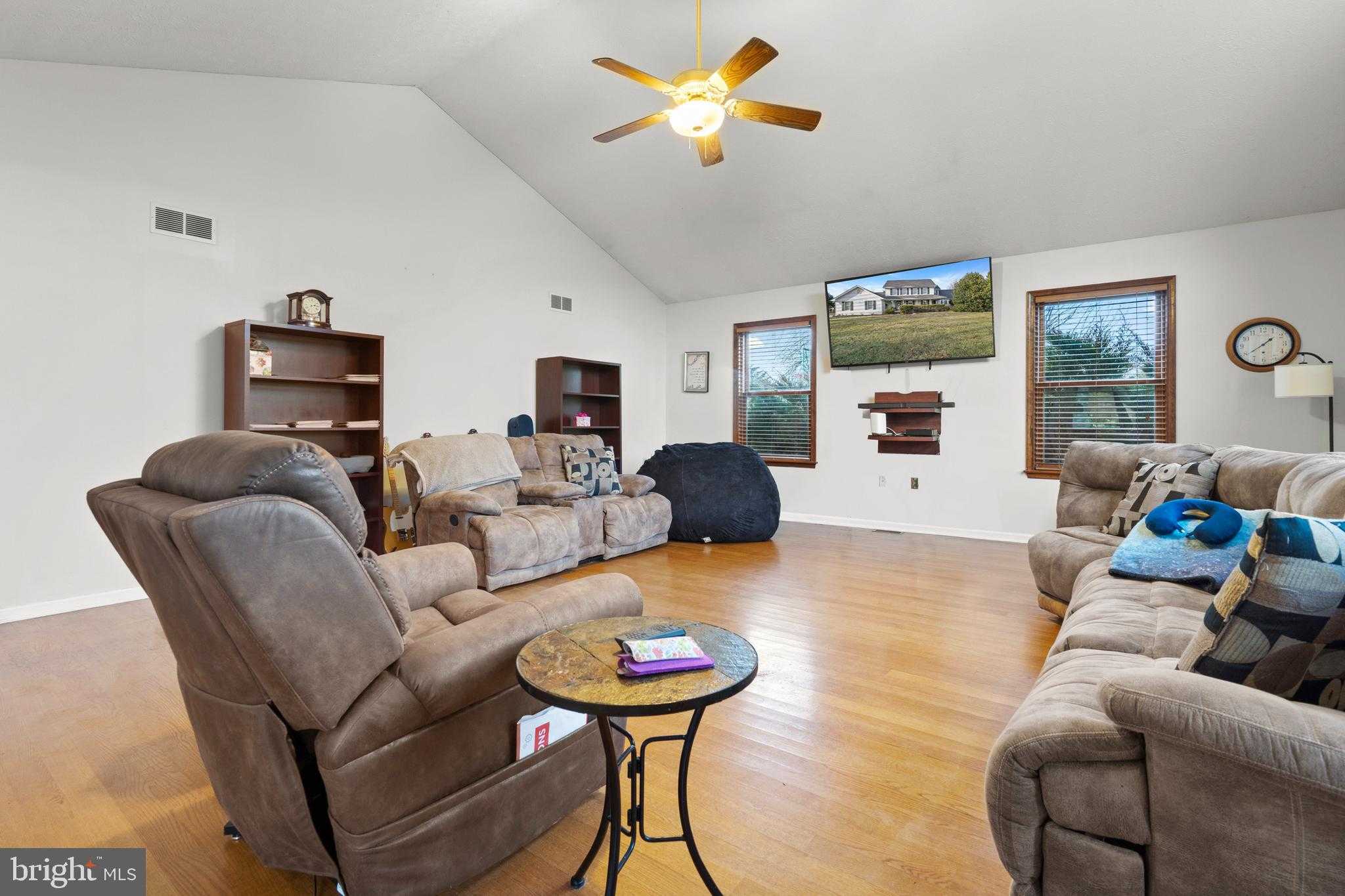 172 Cambrian CT photo 27