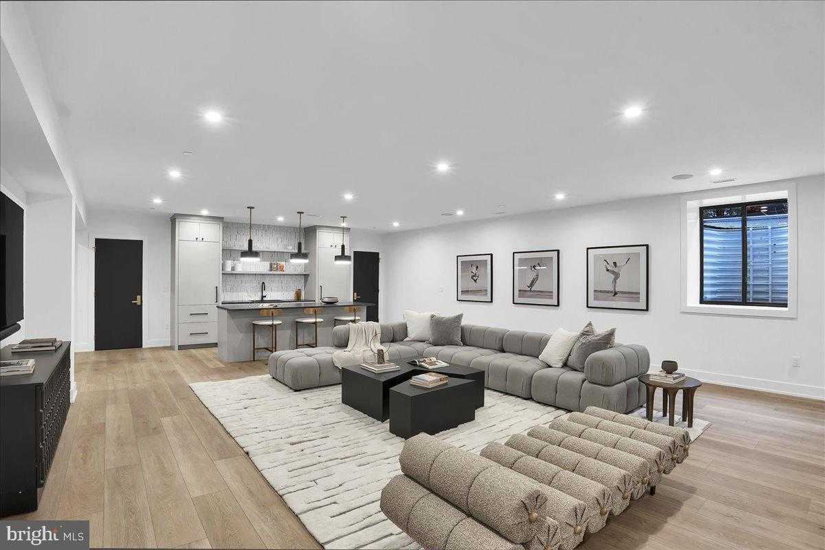 130 N Main St photo 39