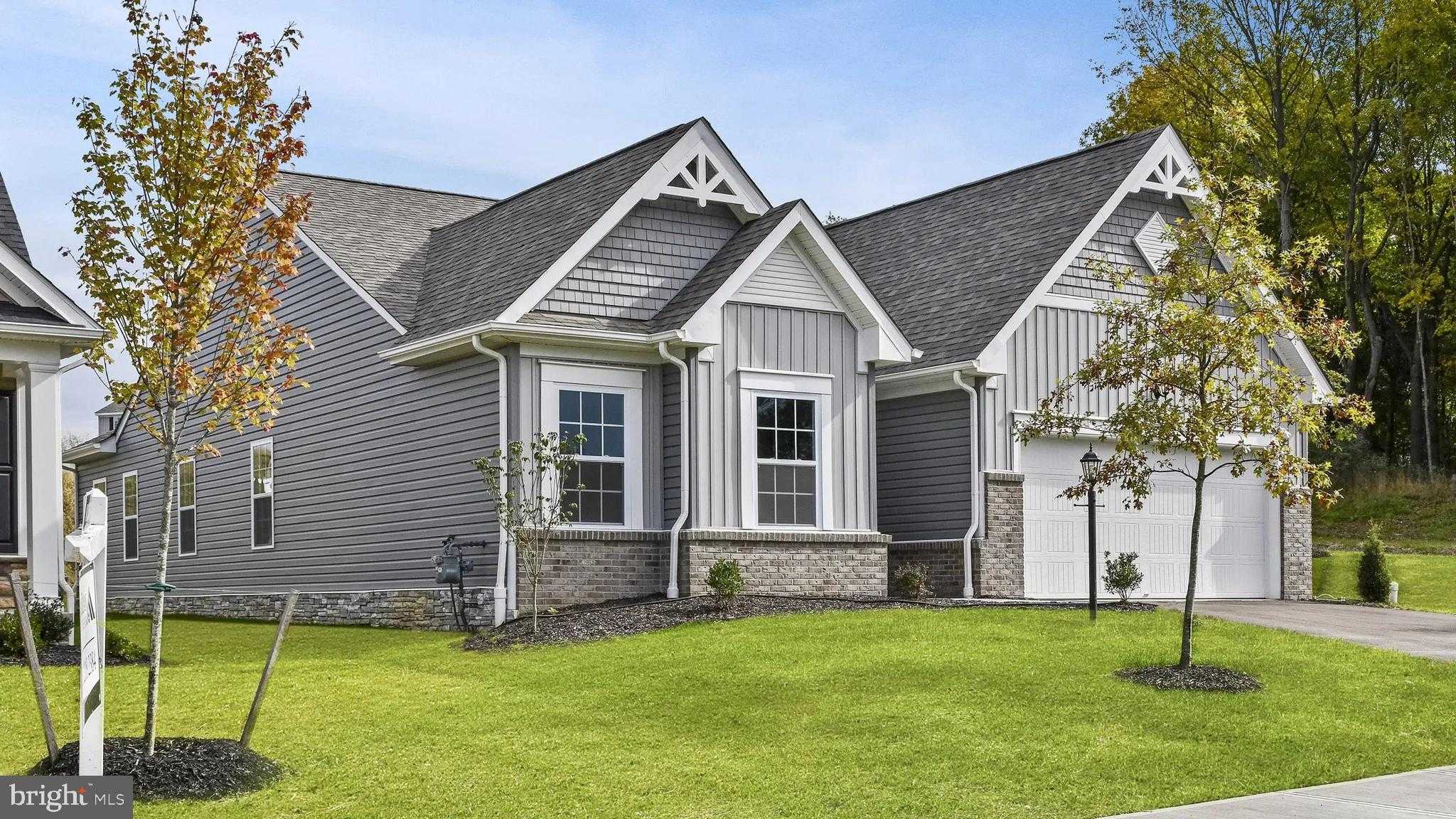 210 W Duck St photo 2