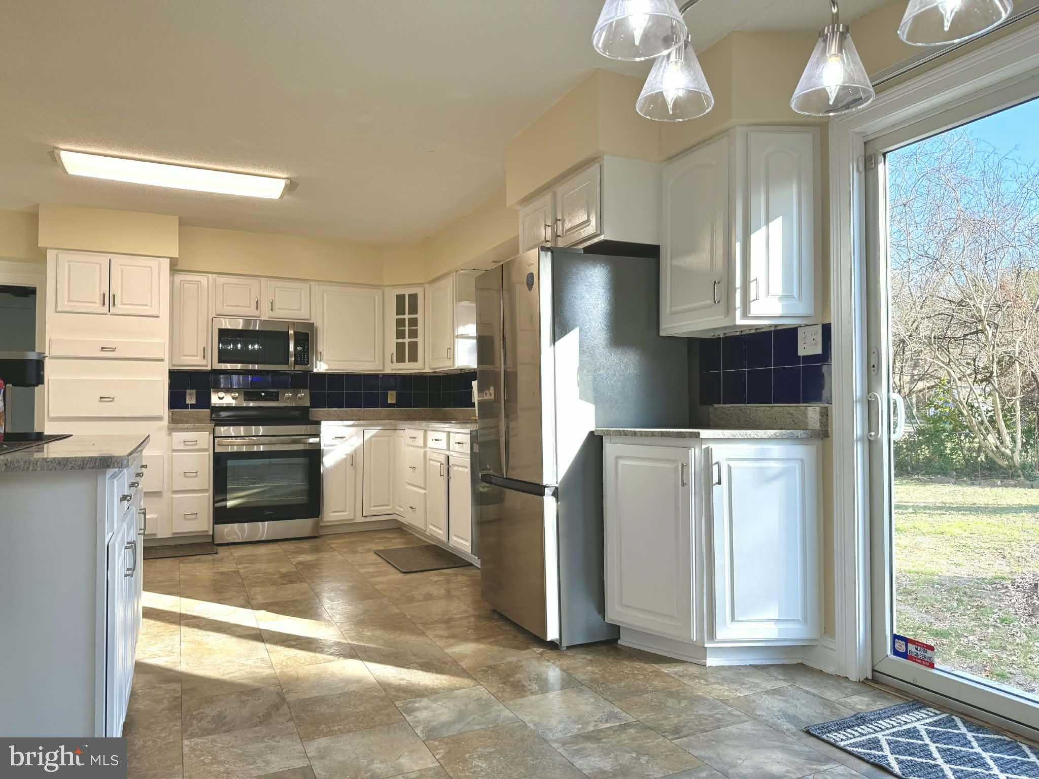 611 Lakeside Dr photo 7