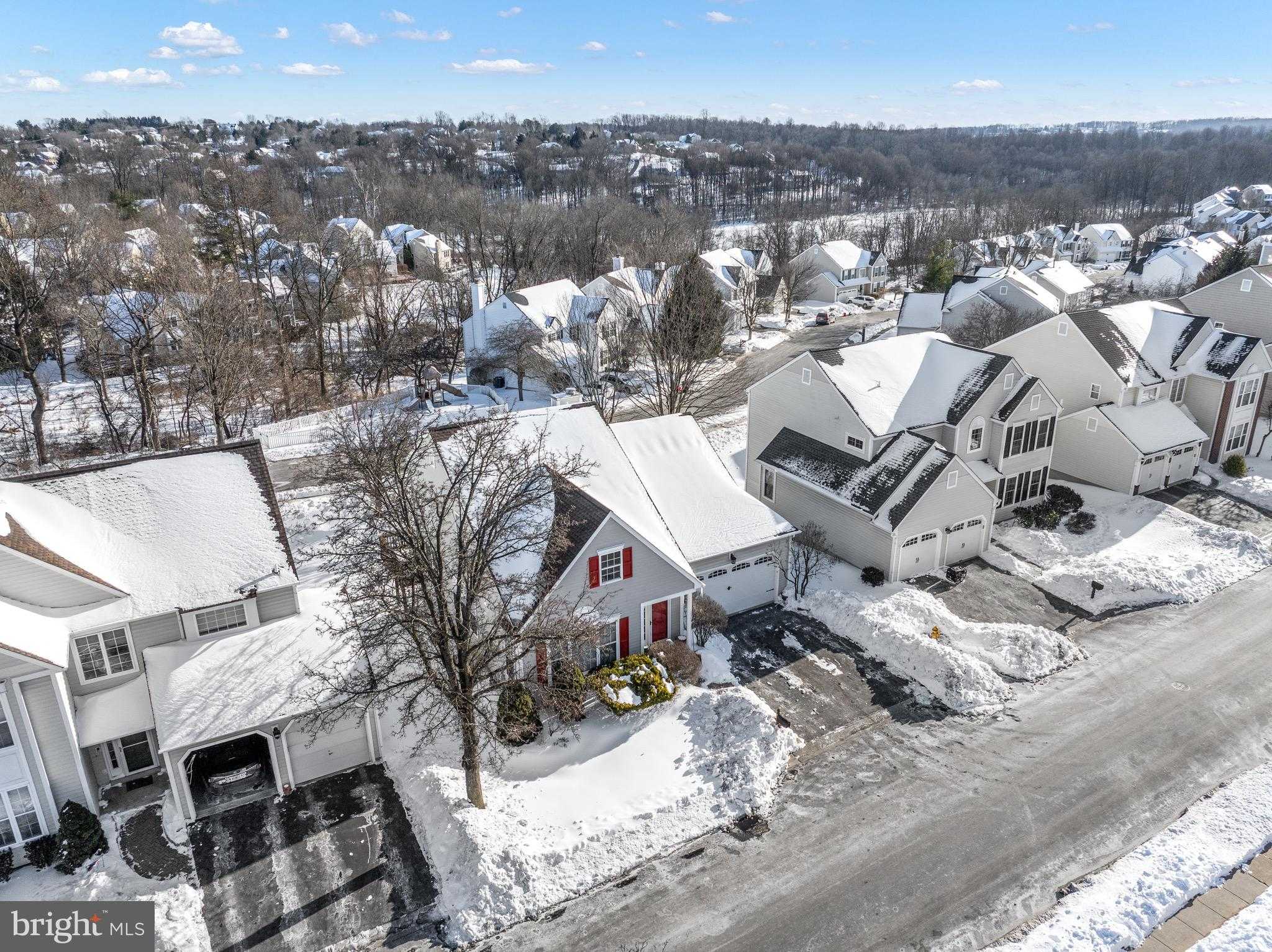 403 Carpenters Cove Ln photo 2