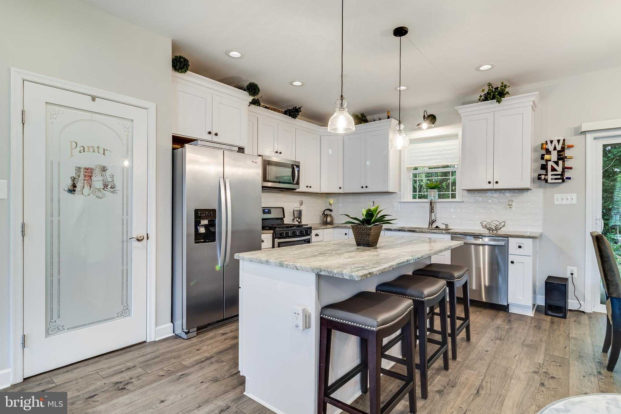 6925 Rock Spring Pl photo 4