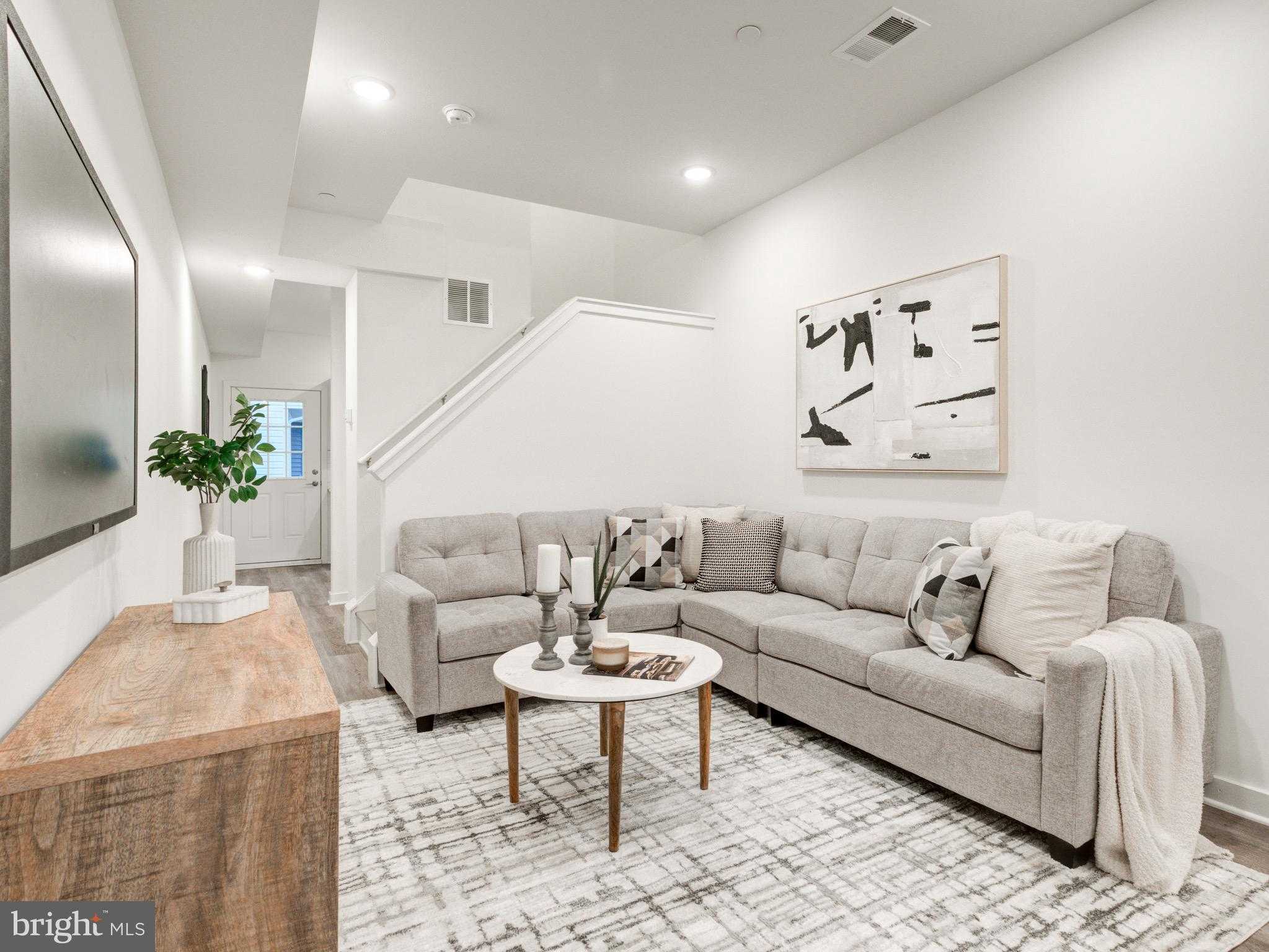 2855 Amber St photo 19