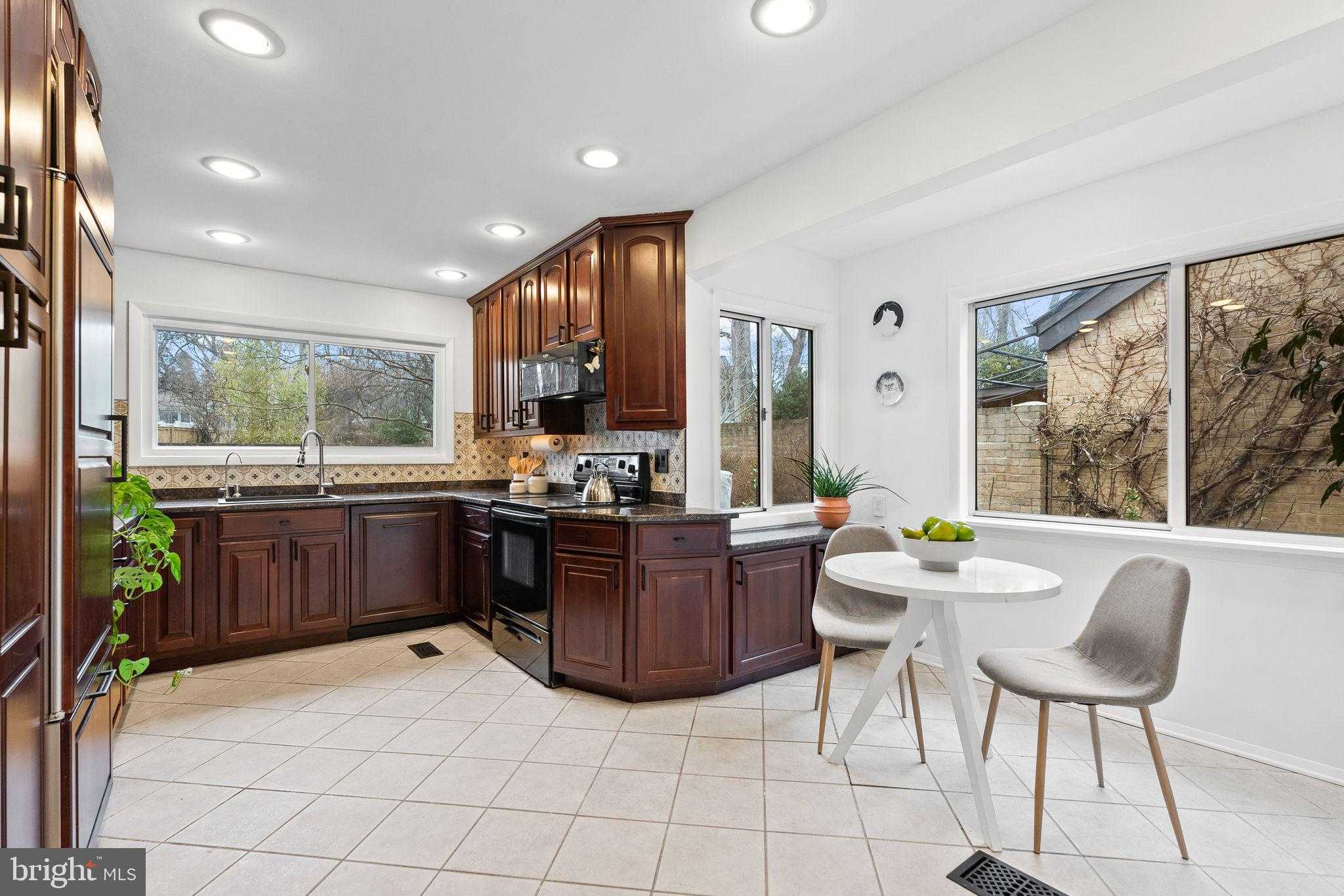 6305 Contention CT photo 15