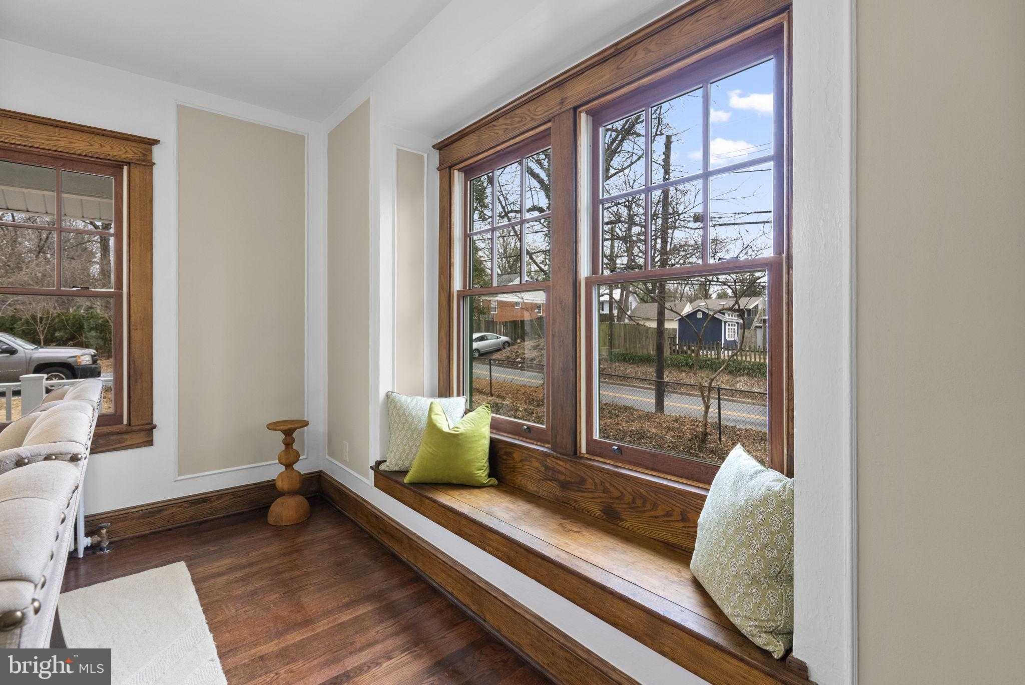 9403 Warren St photo 13