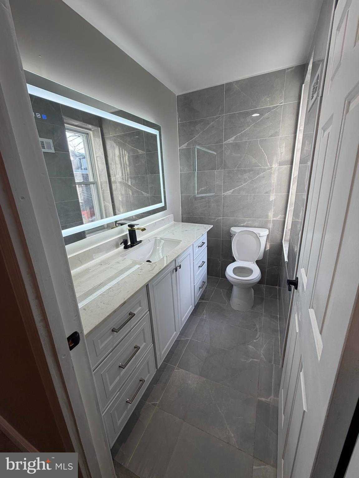 2712 N Hicks St photo 10