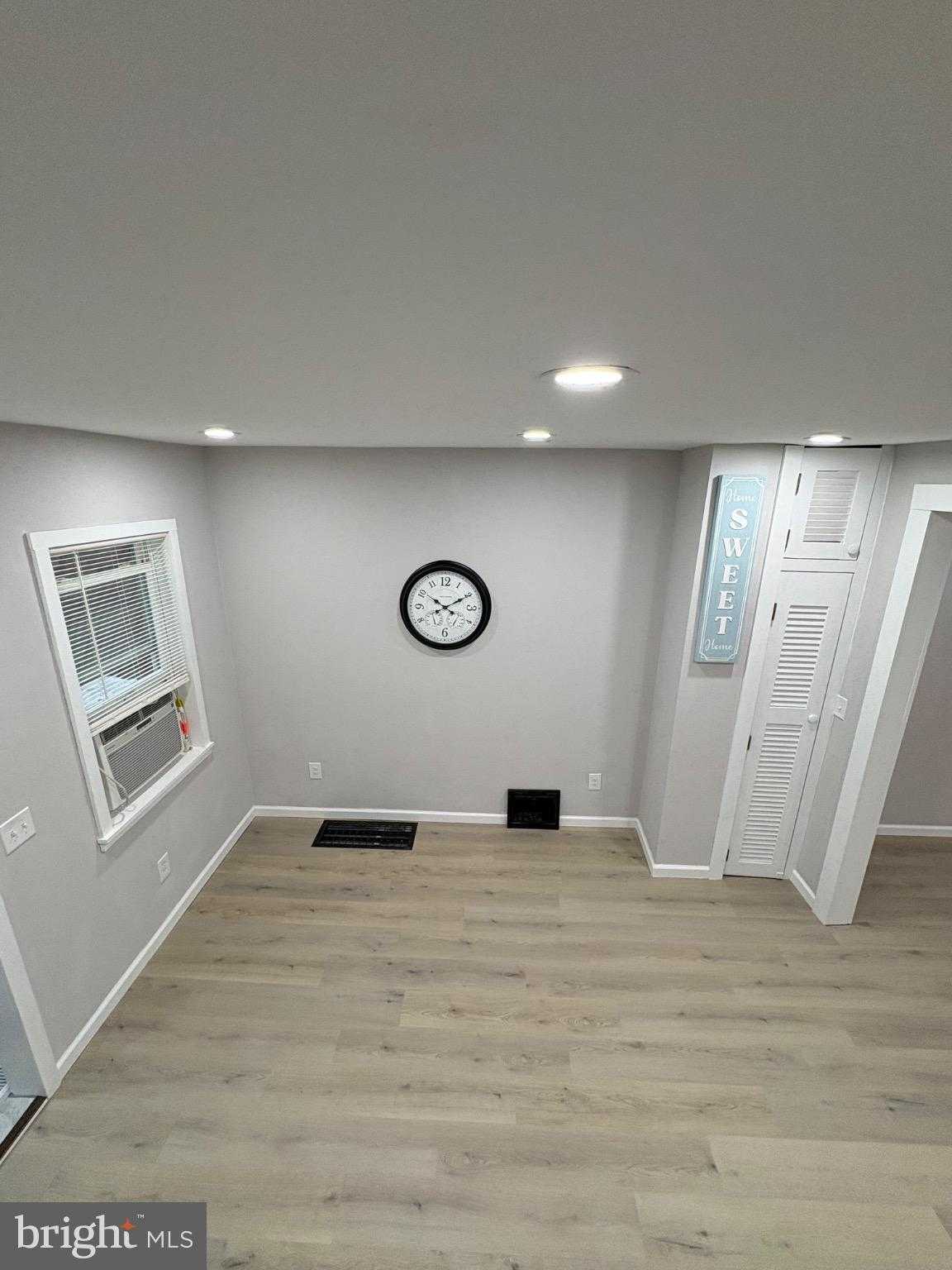 1103 W Market St photo 23