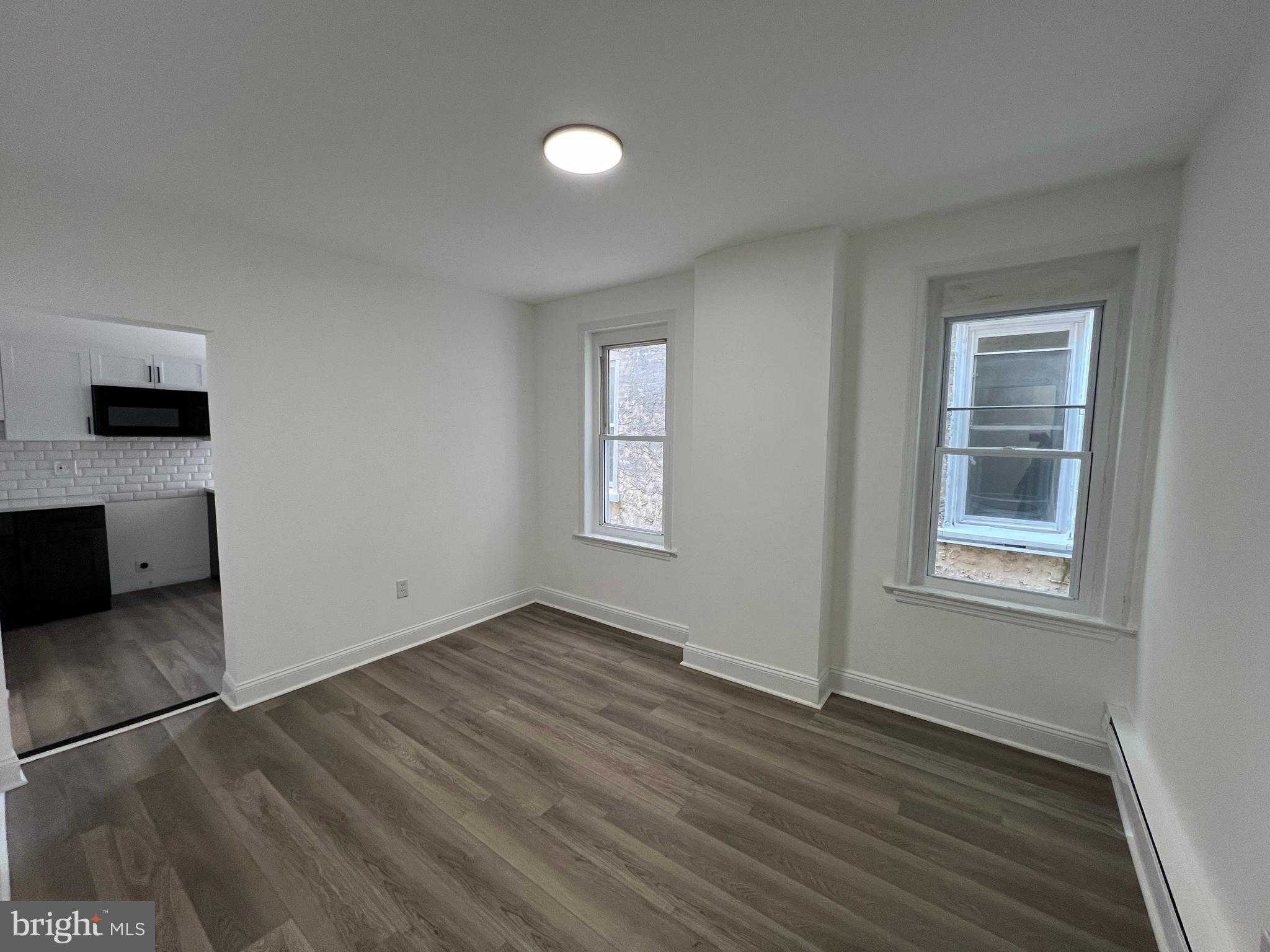 921 W 3rd St photo 7