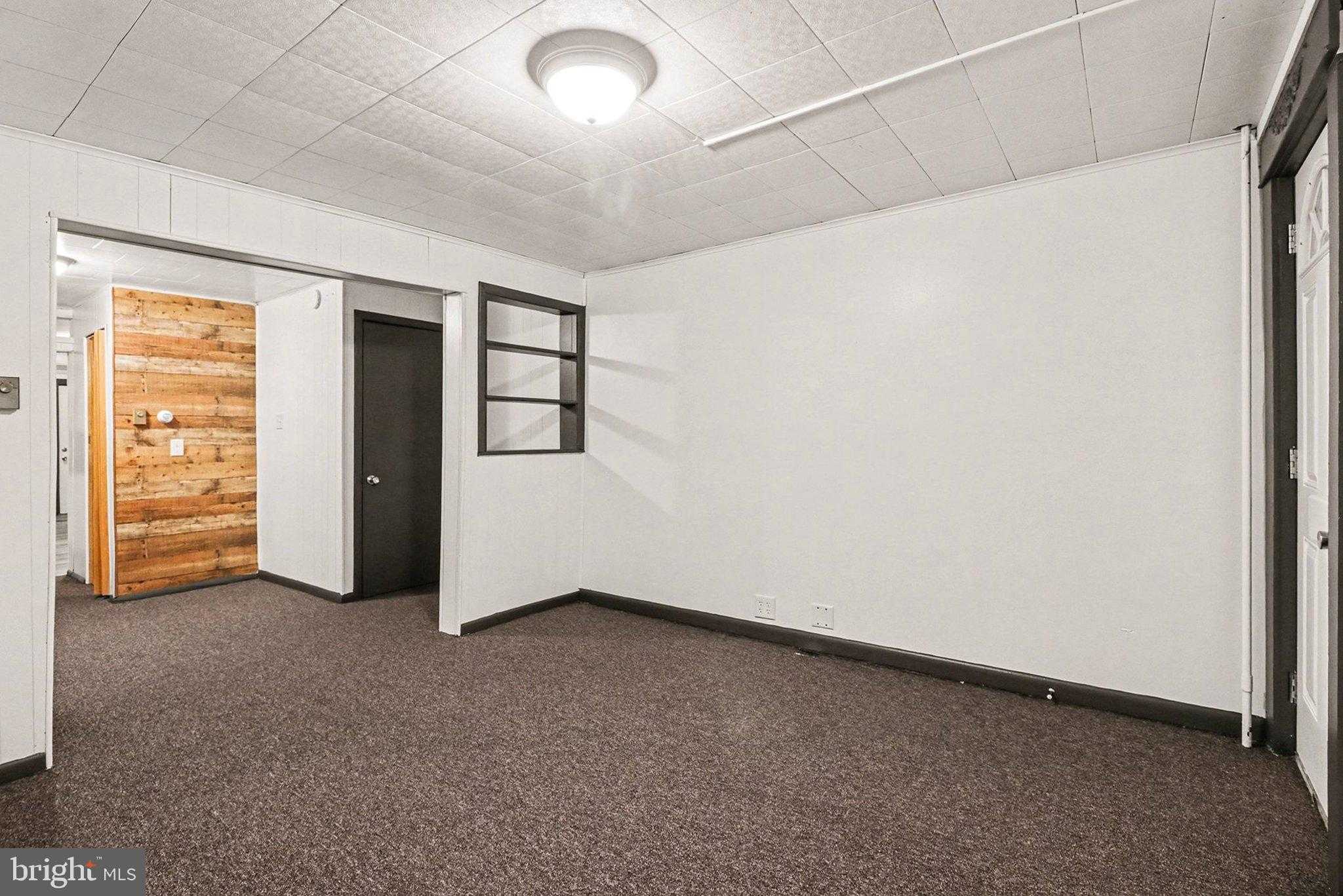 315 E Burd St photo 9