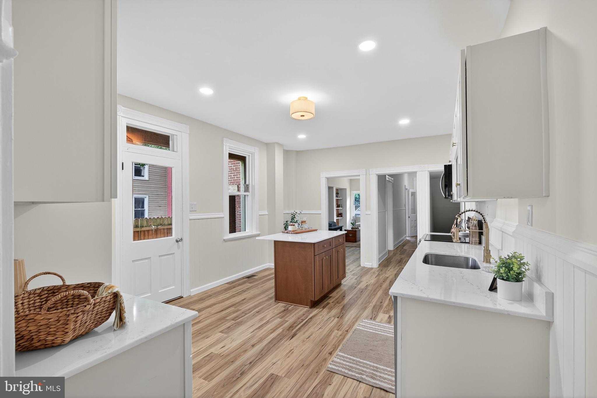 623 E Chestnut St photo 17