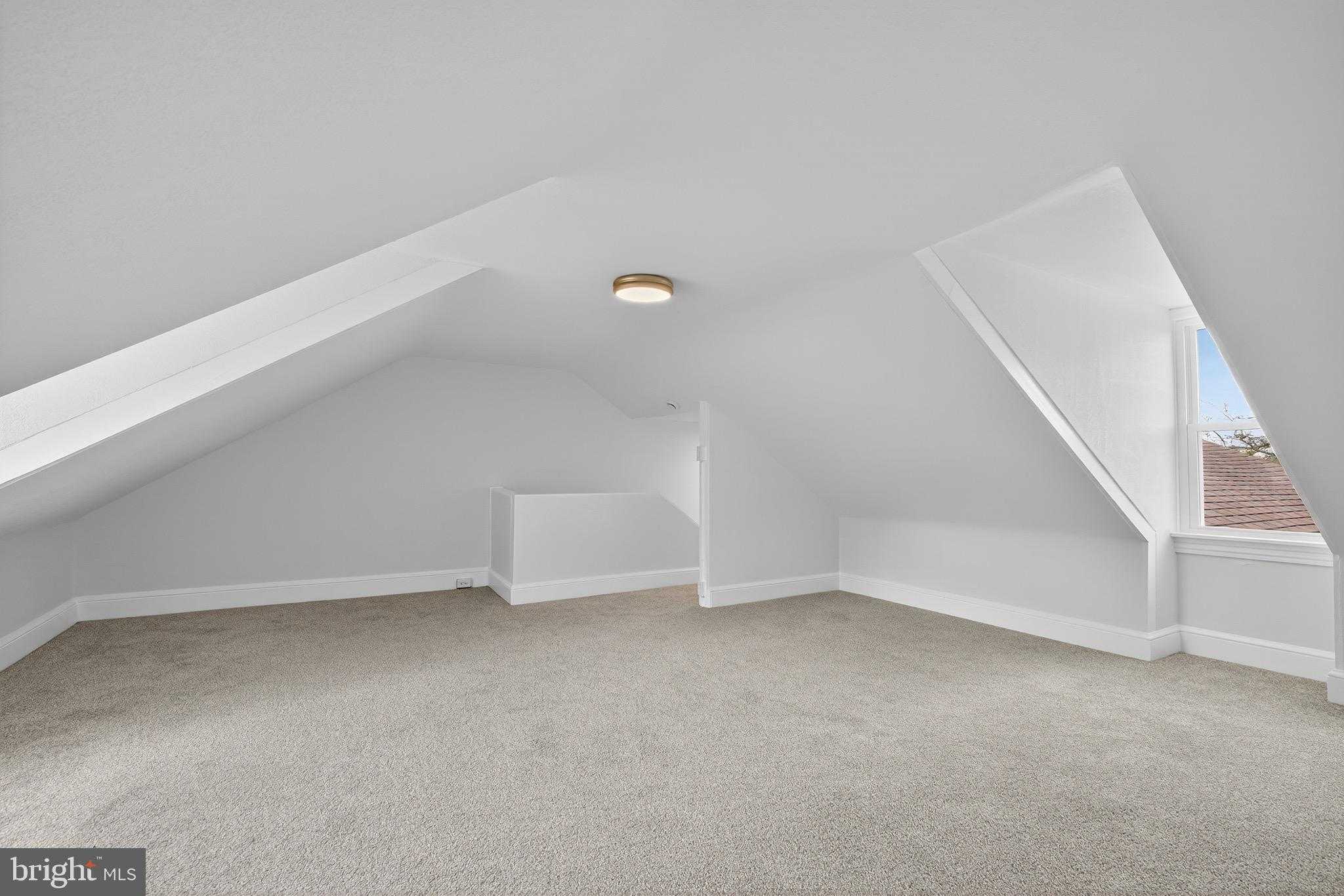 623 E Chestnut St photo 42