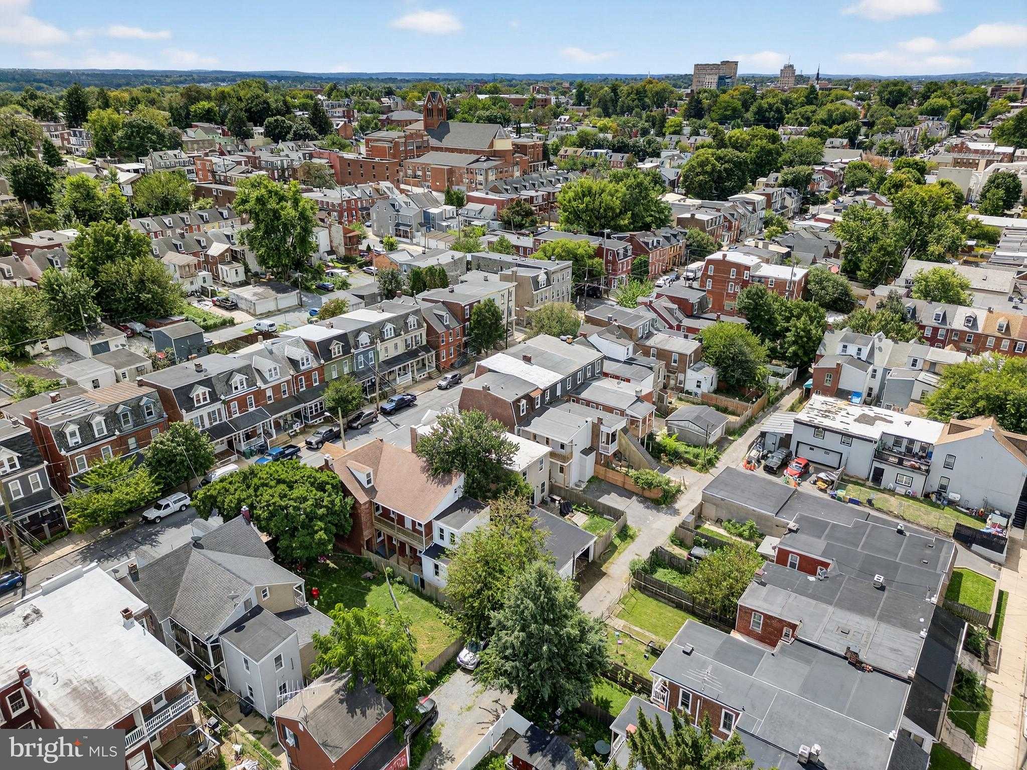 623 E Chestnut St photo 58