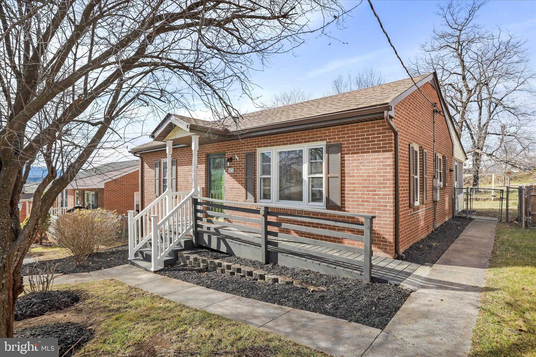 373 Walton St photo 33