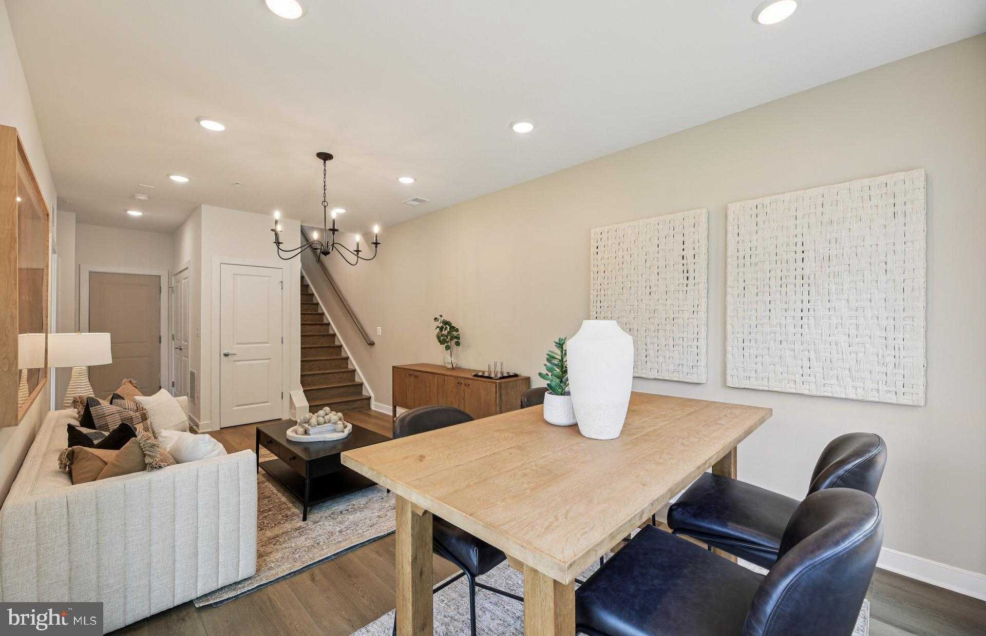 1122 Crested Wood Dr photo 2