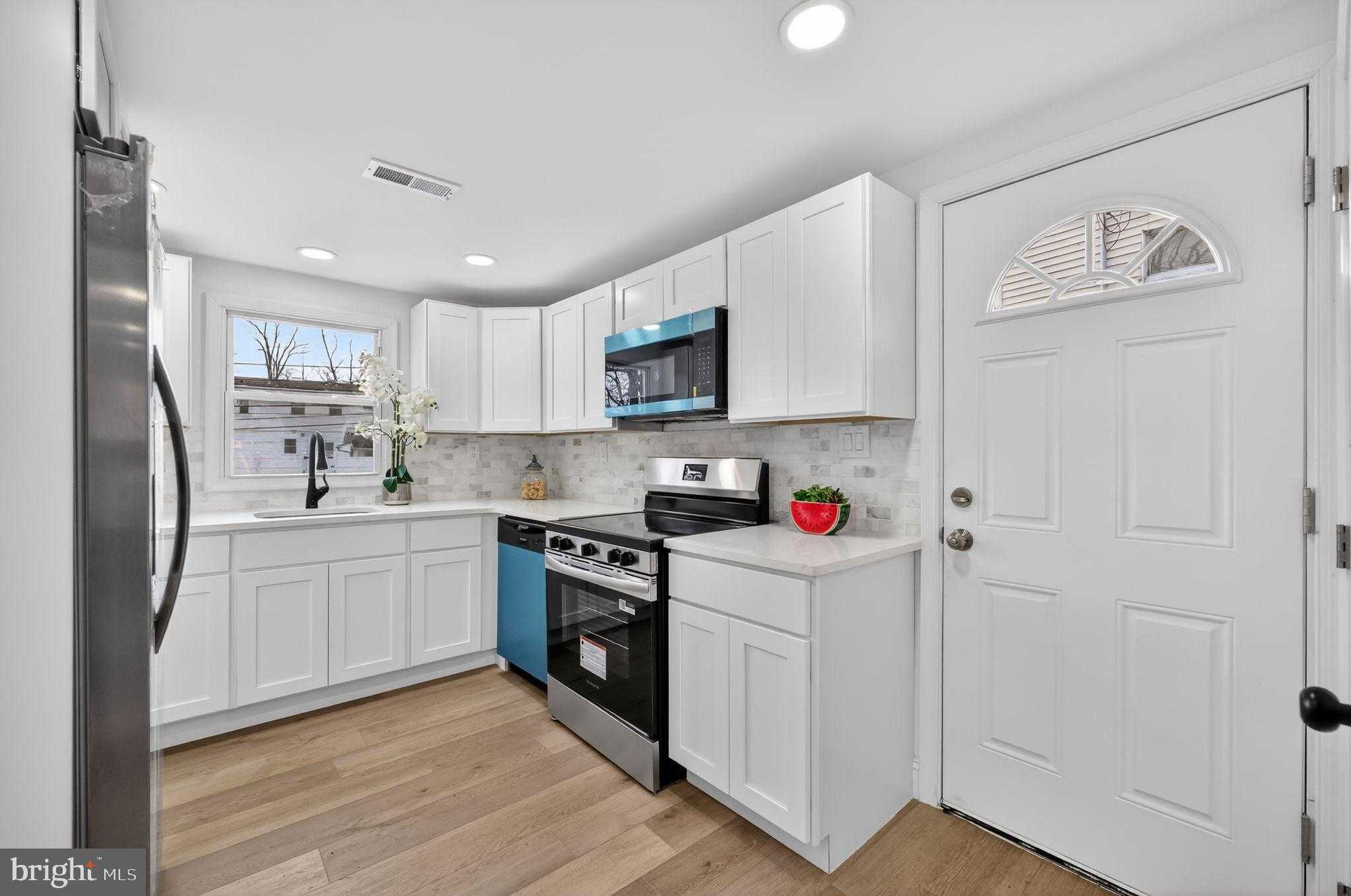 1228 Pacific Ave photo 9