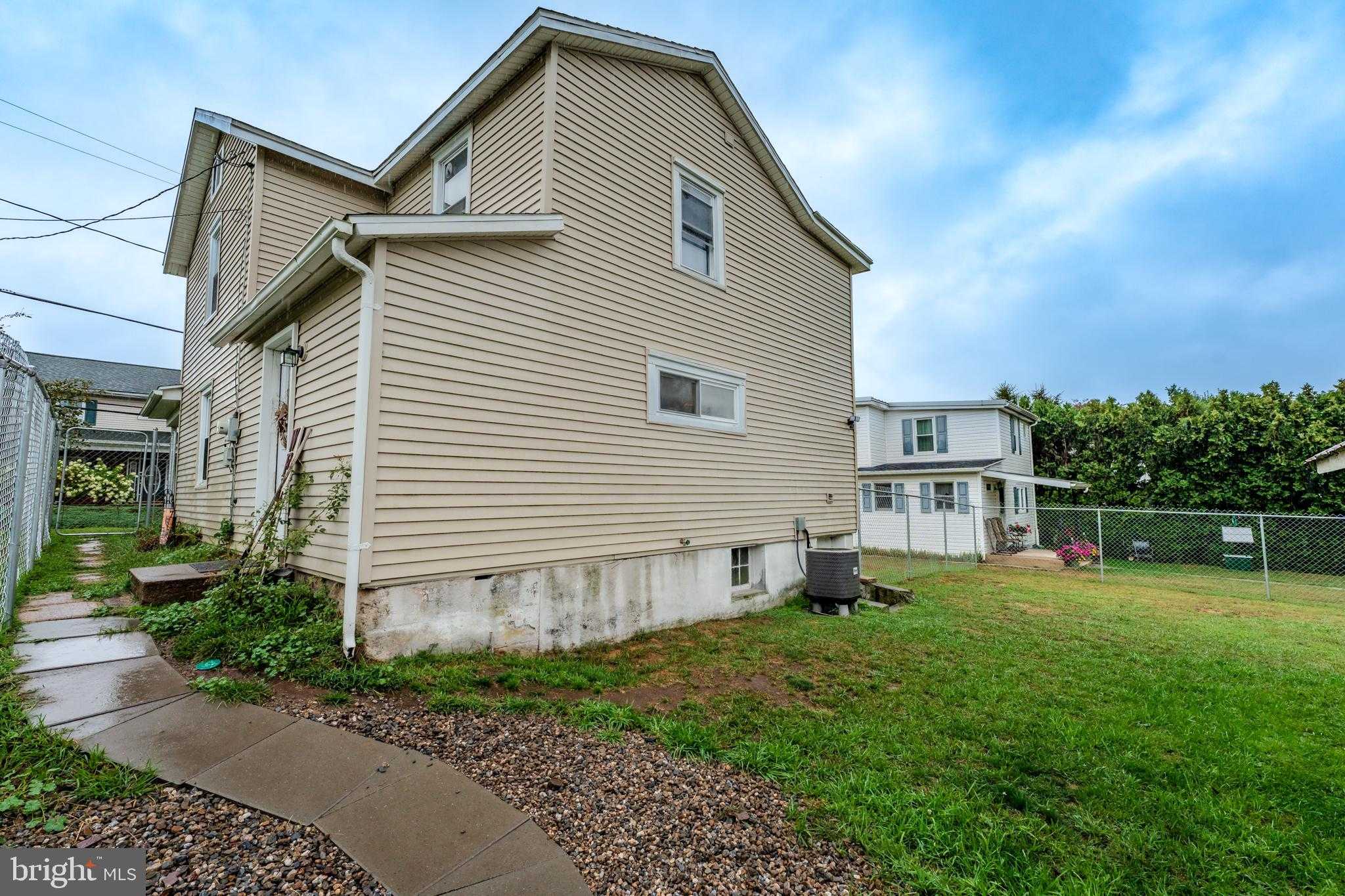 119 N Center St photo 42